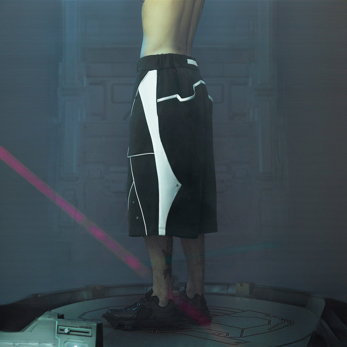 XIPHEVIL Deconstructed Zipper Rivet Shorts Black – photo 3 of 12