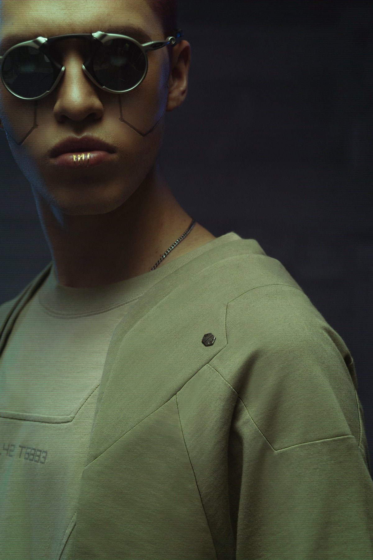 XIPHEVIL Deep Zone Deconstructed Armor Rivet T-Shirt Green – photo 9 of 18