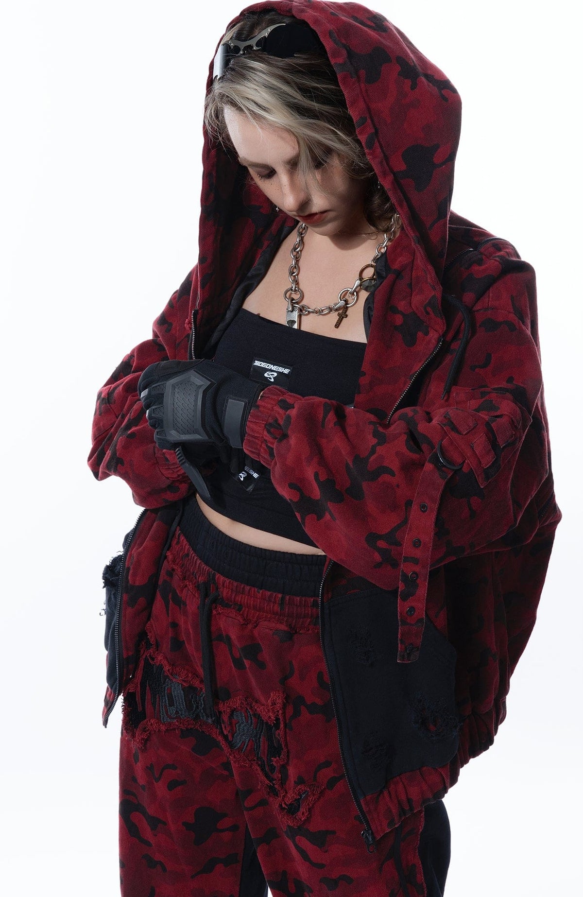 MOGONGSHE Camo Frayed LOGO Patch Hooded Jacket – photo 11 of 22