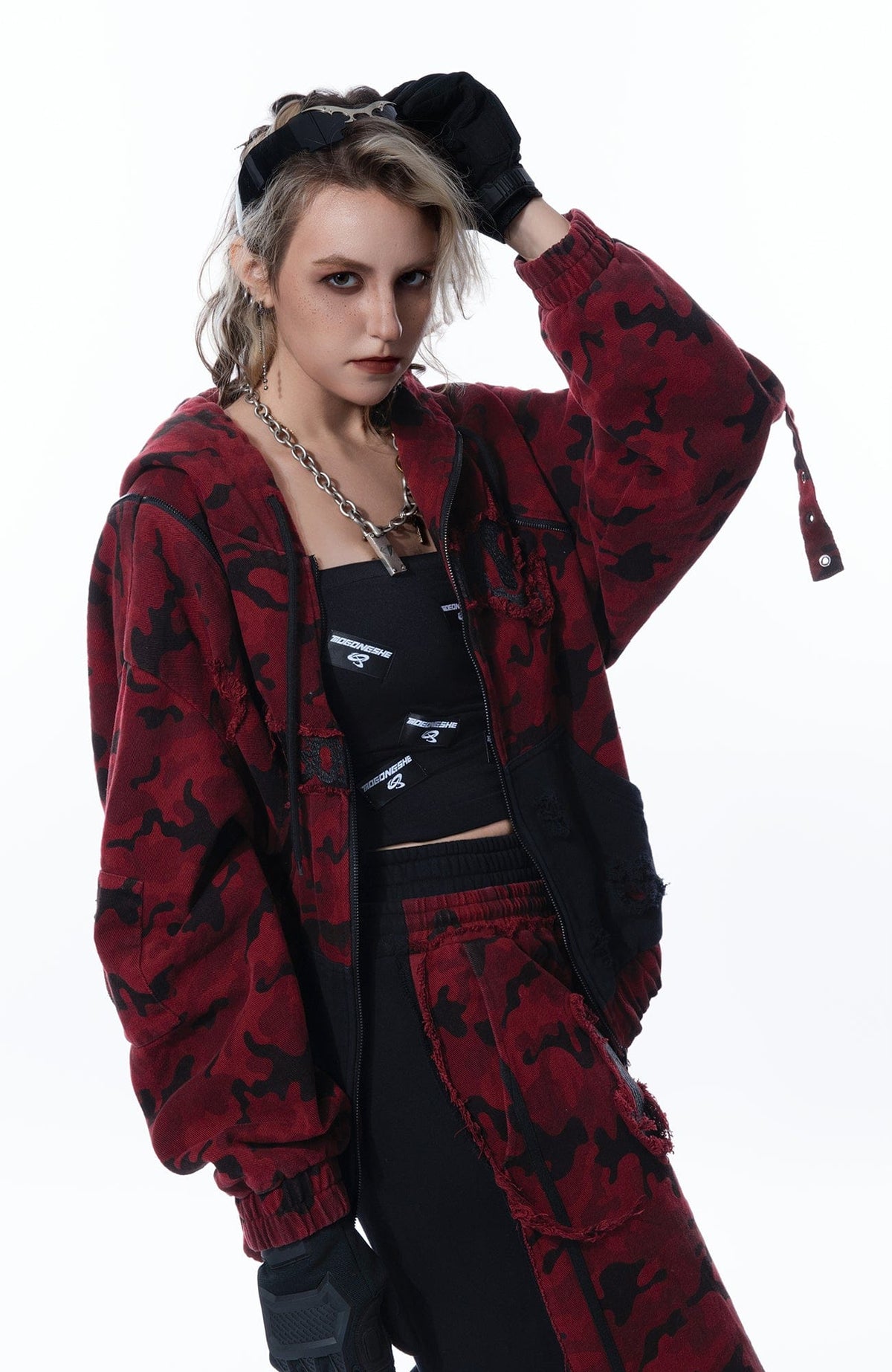 MOGONGSHE Camo Frayed LOGO Patch Hooded Jacket – photo 13 of 22