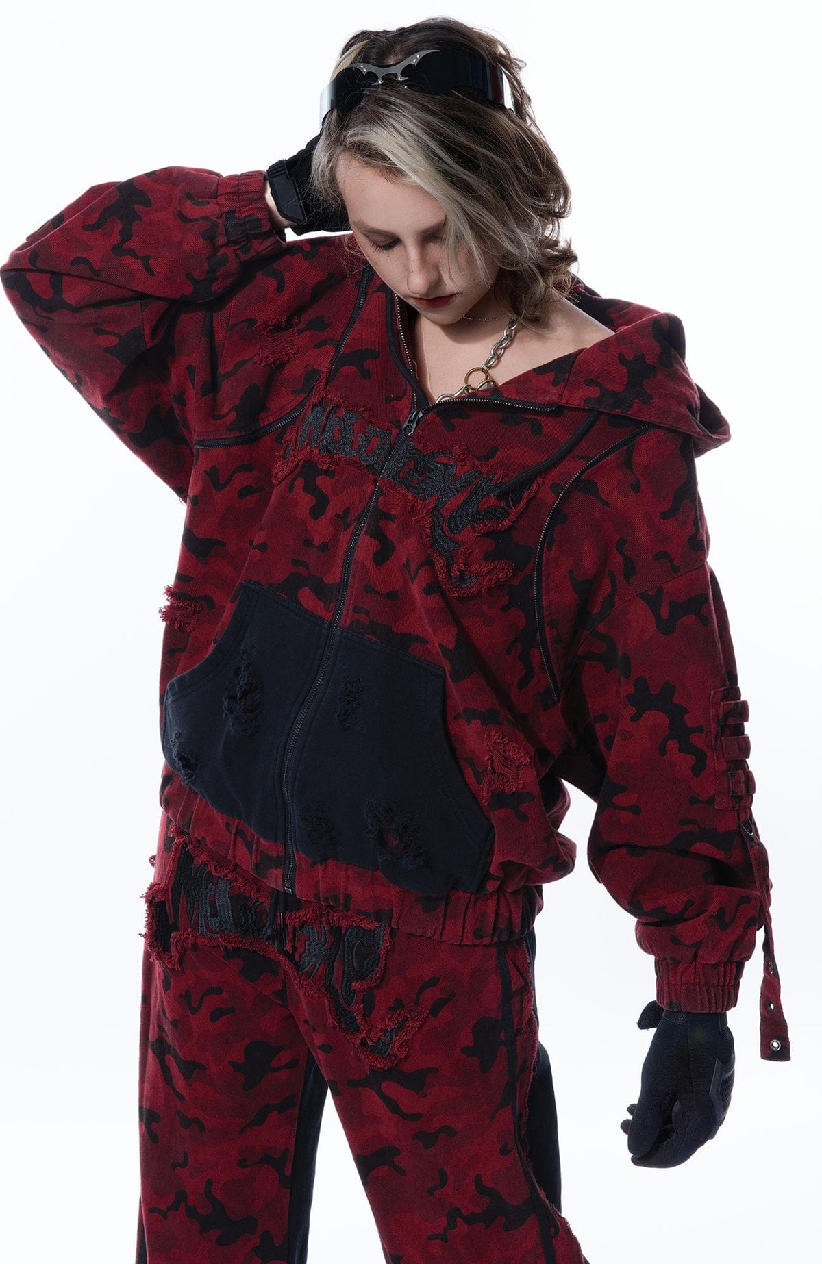 MOGONGSHE Camo Frayed LOGO Patch Hooded Jacket – photo 9 of 22