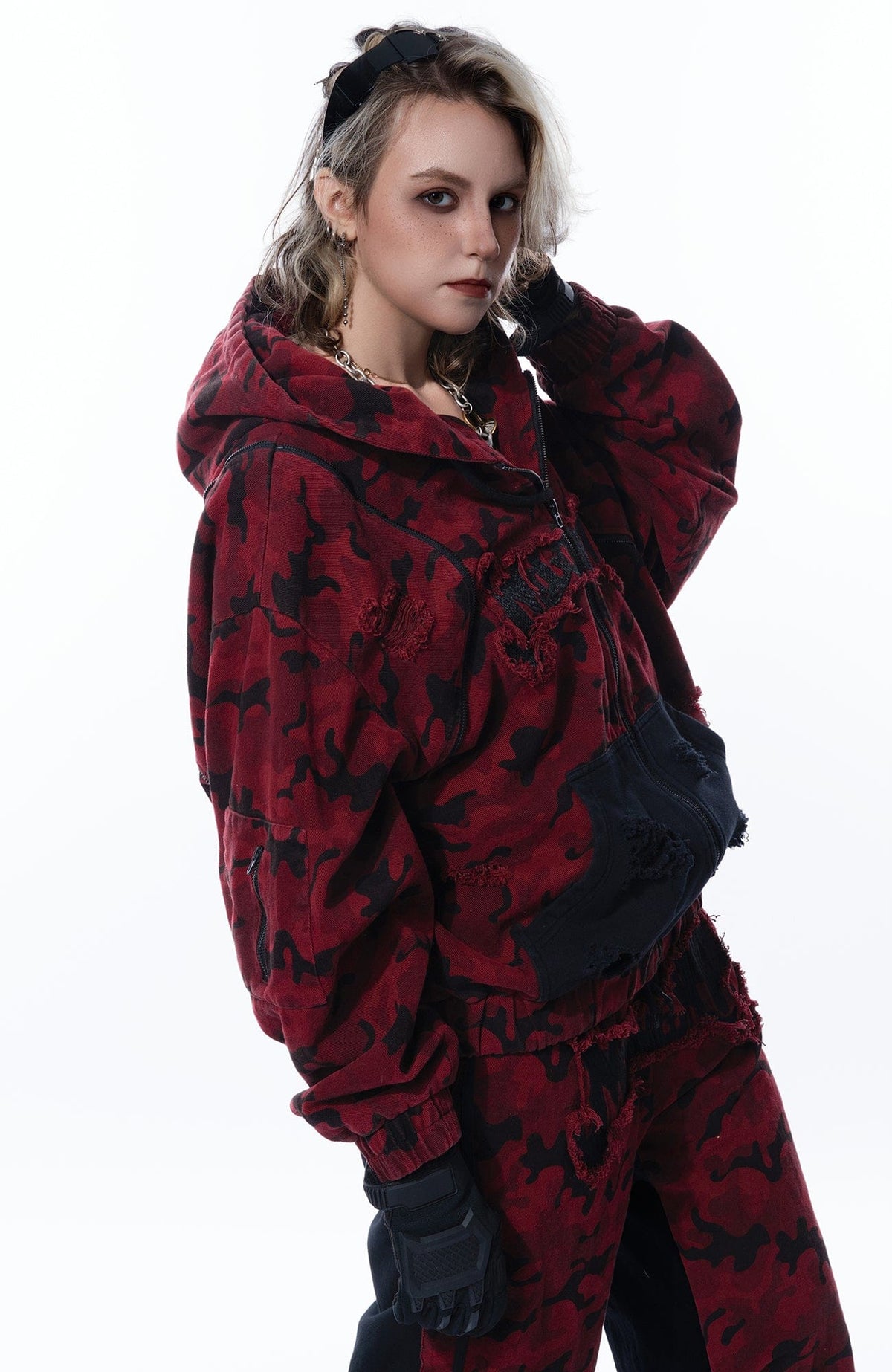 MOGONGSHE Camo Frayed LOGO Patch Hooded Jacket – photo 10 of 22