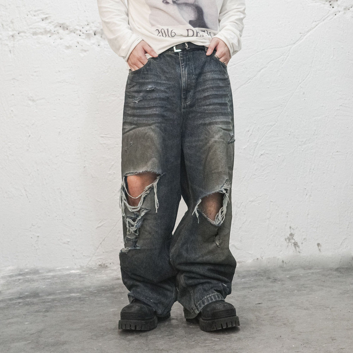 UNDERWATER Muddy Ripped Baggy Jeans
