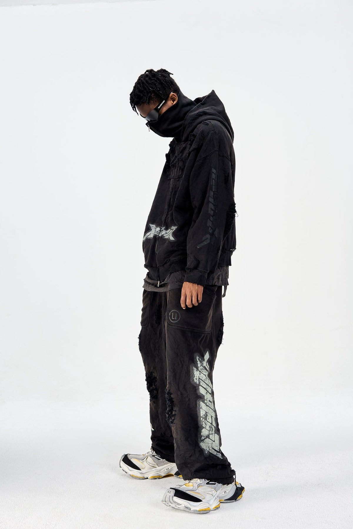 ULIPERY Distressed Glow Crinkled Sweatpants – photo 4 of 19