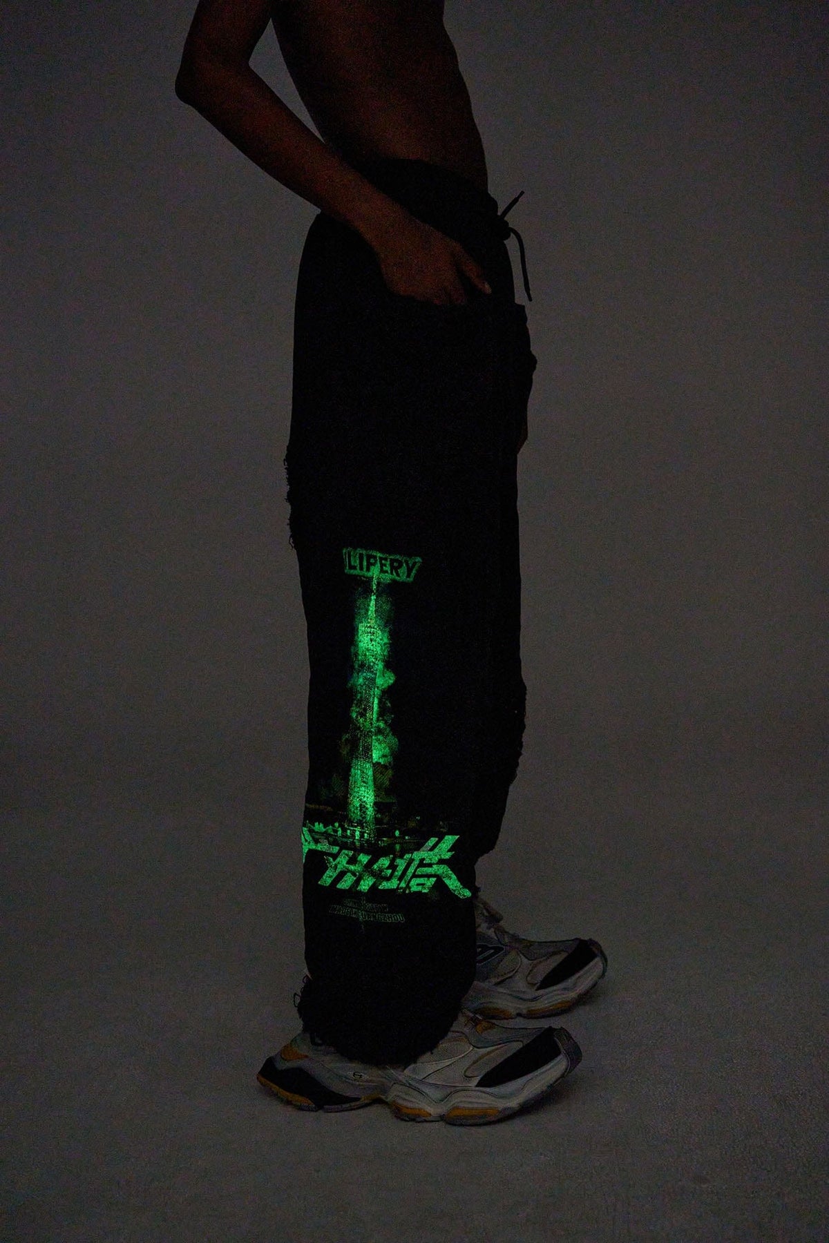 ULIPERY Distressed Glow Crinkled Sweatpants – photo 9 of 19