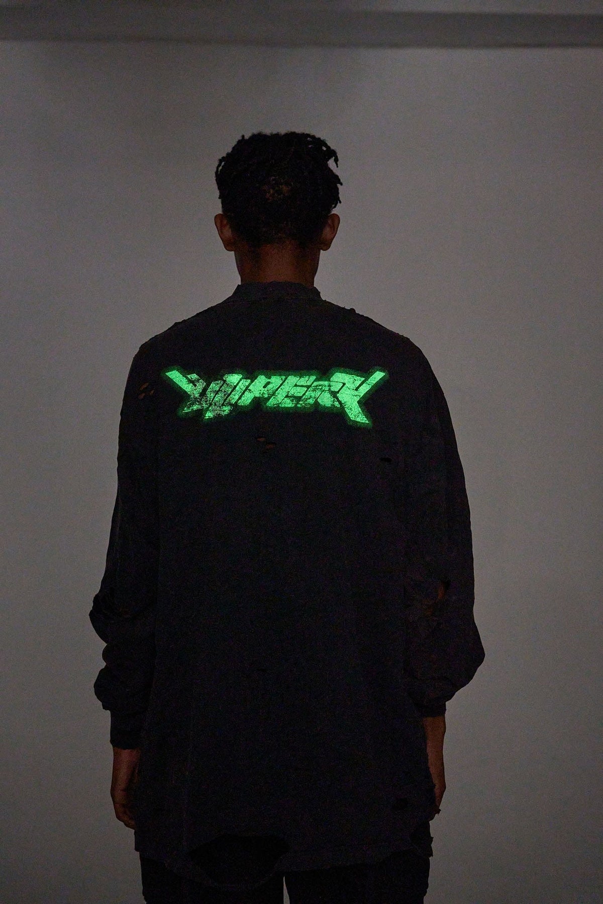 ULIPERY Distressed Glow Crinkled Long Sleeve Tee – photo 9 of 21