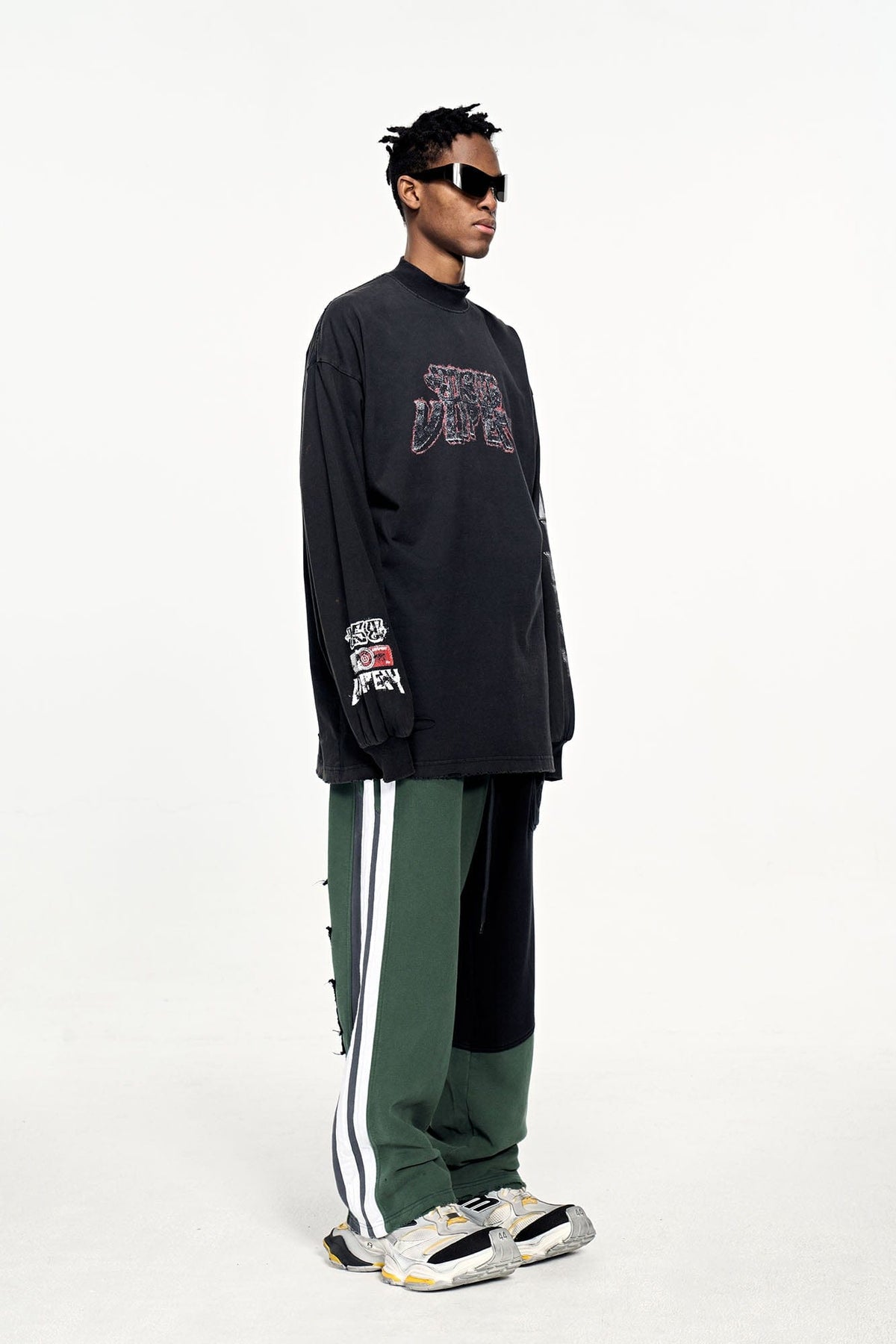 ULIPERY Distressed USB Flash Drive Graphic Long Sleeve Tee – photo 4 of 11