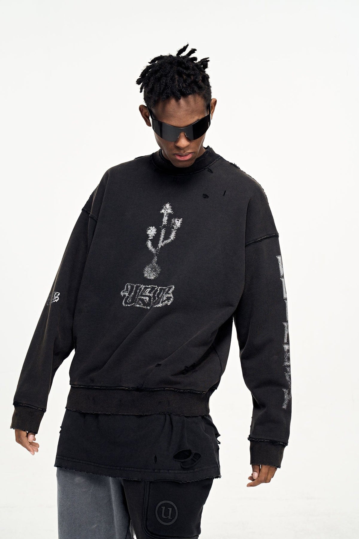 ULIPERY Distressed USB Graphic Long Sleeve Tee Black – photo 6 of 13