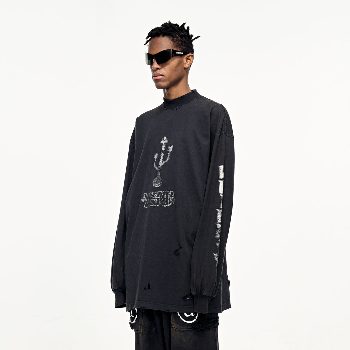 ULIPERY Distressed USB Graphic Sweatshirt – photo 3 of 11