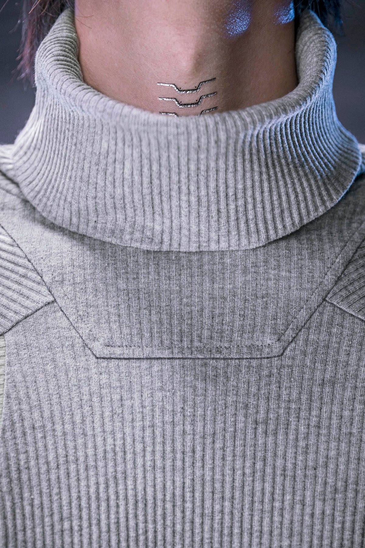 XIPHEVIL Ribbed Paneled Turtleneck Long-Sleeve Tee Grey – photo 11 of 13