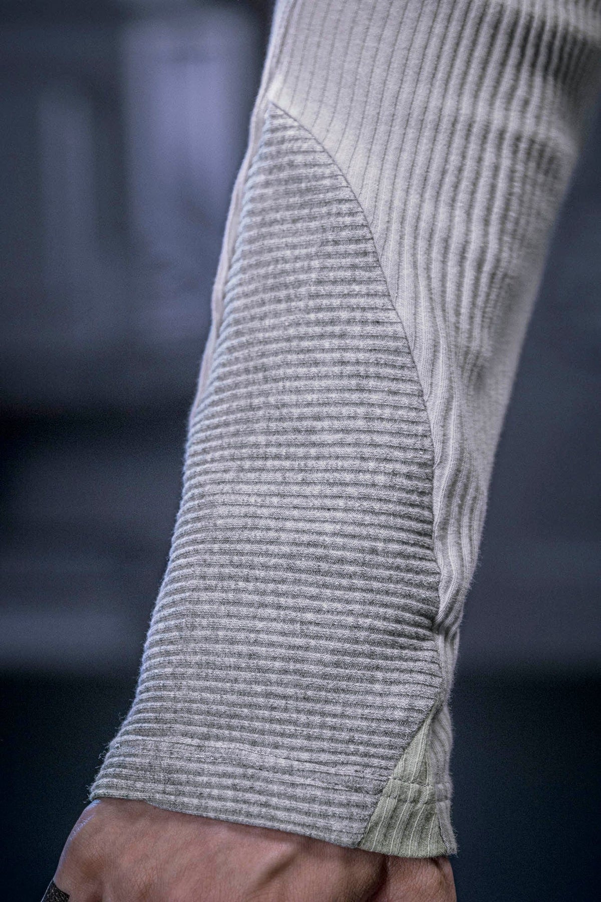 XIPHEVIL Ribbed Paneled Turtleneck Long-Sleeve Tee Grey – photo 12 of 13