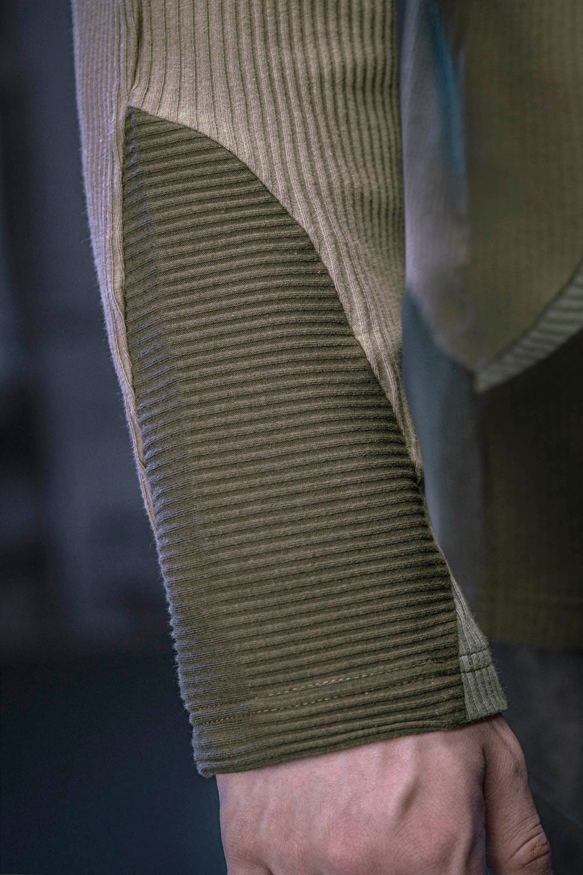 XIPHEVIL Ribbed Paneled Turtleneck Long-Sleeve Tee Green – photo 12 of 14