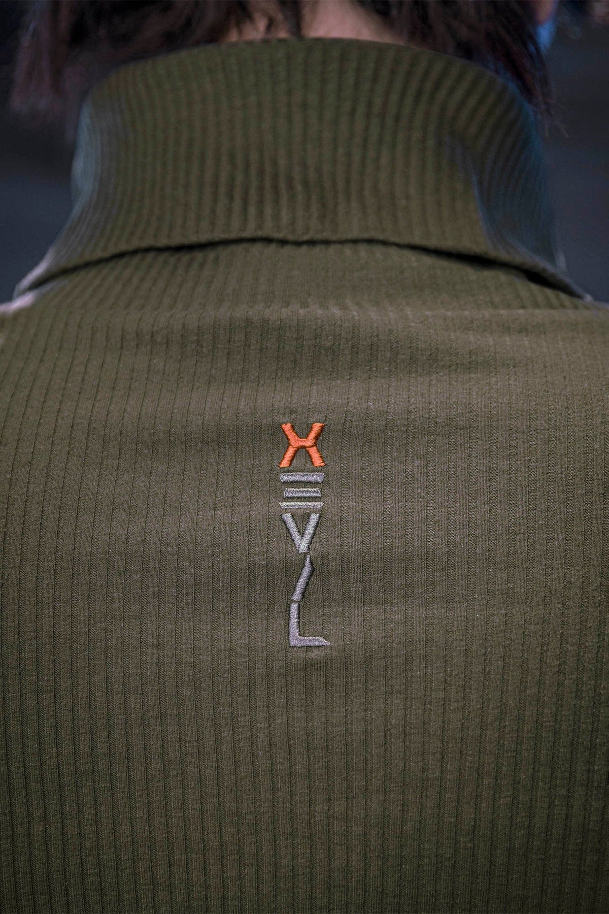 XIPHEVIL Ribbed Paneled Turtleneck Long-Sleeve Tee Green – photo 13 of 14