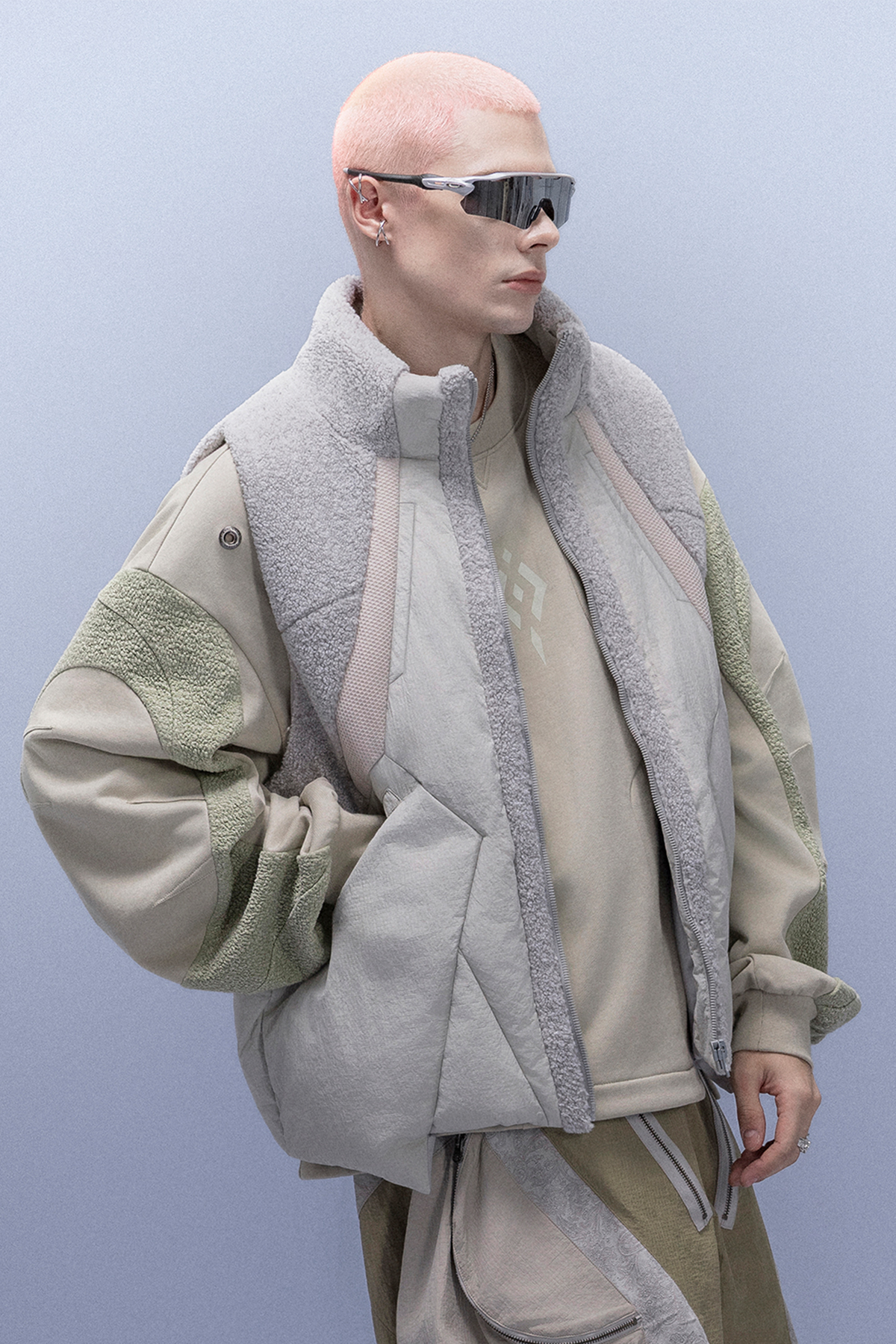 XIPHEVIL High-Neck Fleece-Panel Vest Light Gray – photo 10 of 18