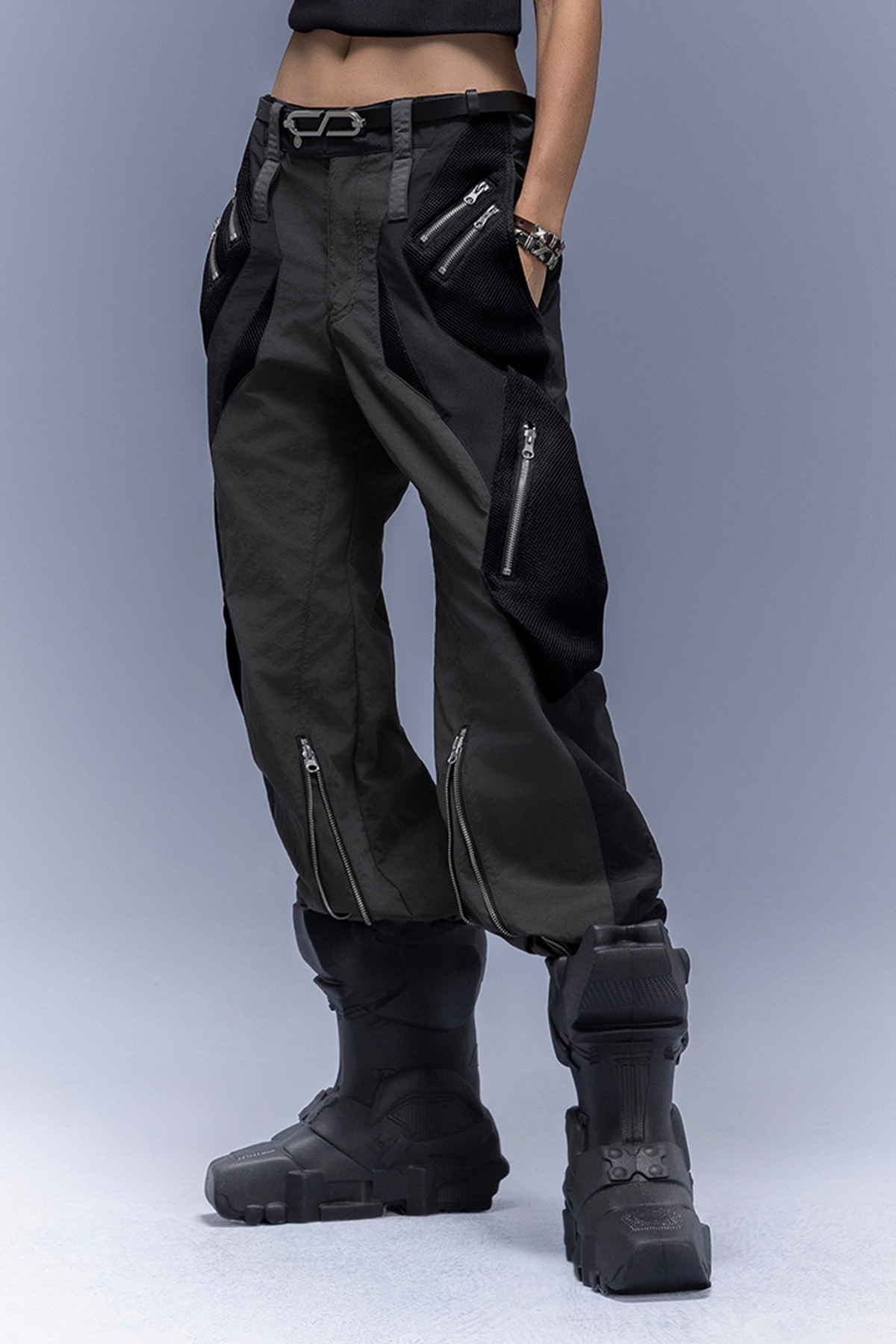 XIPHEVIL Paneled Multi-Pocket Zip Cargo Pants Black – photo 6 of 9