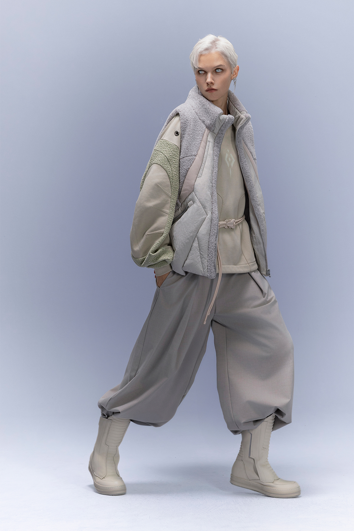 XIPHEVIL High-Neck Fleece-Panel Vest Light Gray – photo 5 of 18
