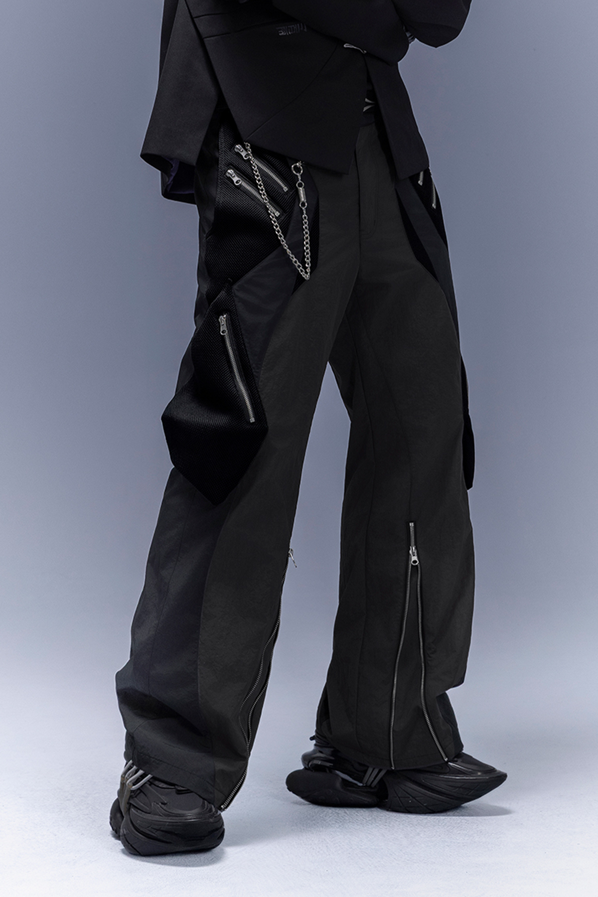 XIPHEVIL Paneled Multi-Pocket Zip Cargo Pants Black – photo 7 of 9