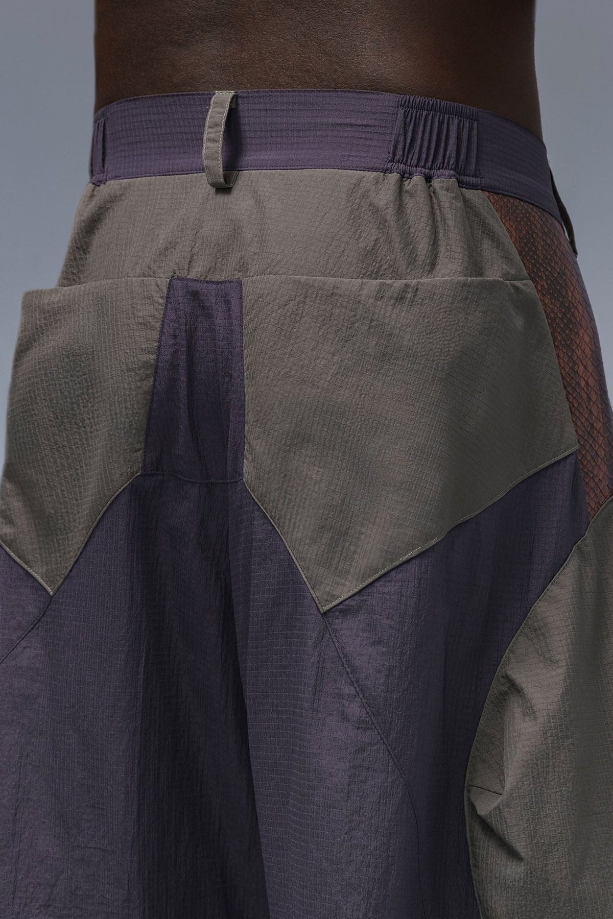 XIPHEVIL Snake Skin Contrast Panel Multi-Pocket Shorts – photo 13 of 22