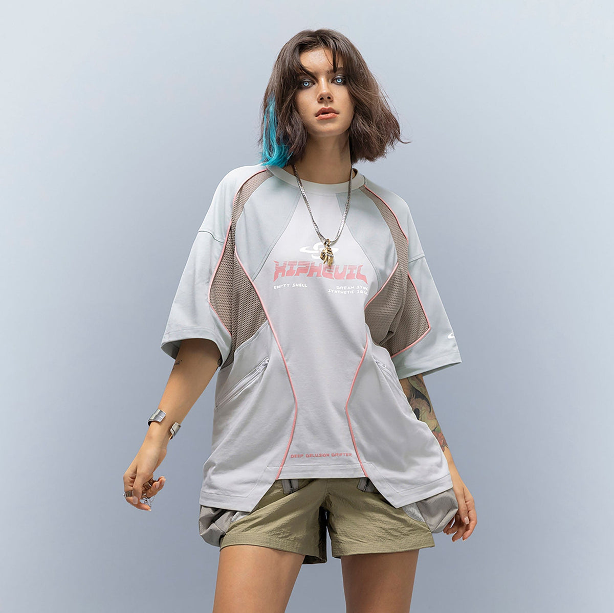 XIPHEVIL Contrast Paneled Mesh Zip-Pocket Raglan T-Shirt Ice