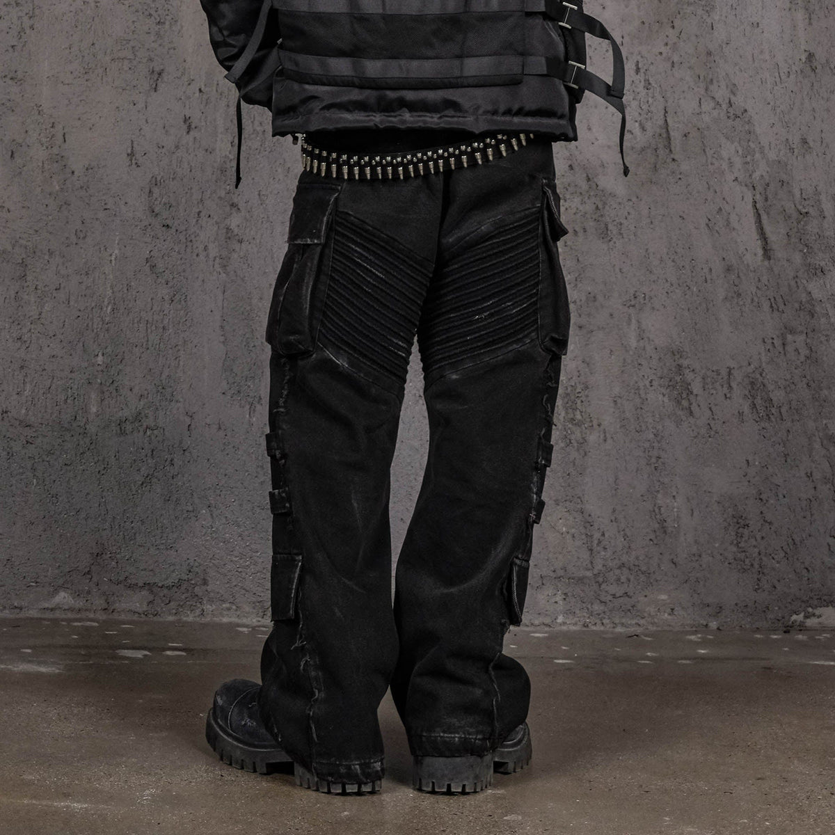 UNDERWATER Deconstructed Distressed Wanderer Multi-Pocket Jeans – photo 3 of 12