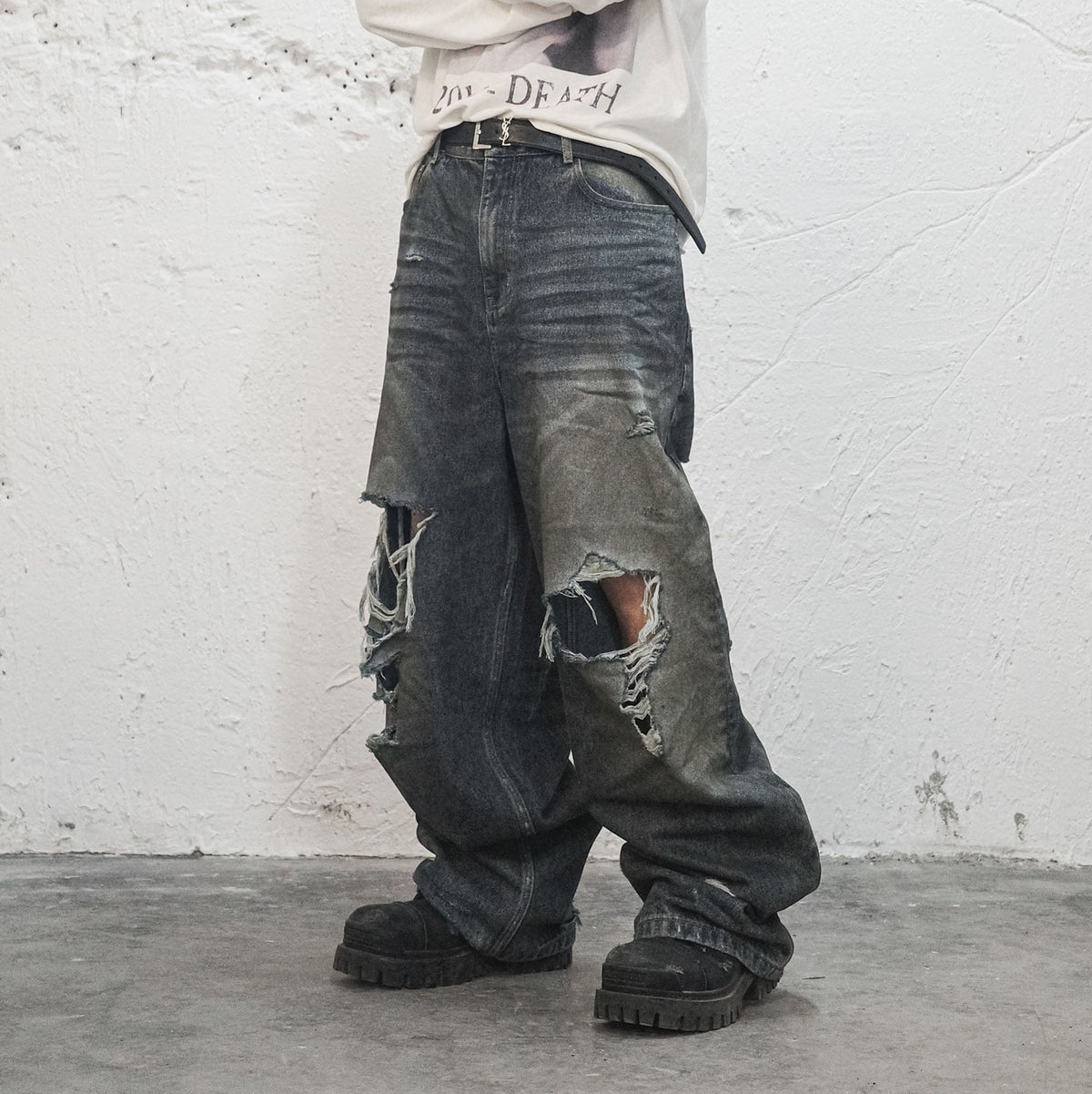 UNDERWATER Muddy Ripped Baggy Jeans – photo 3 of 13