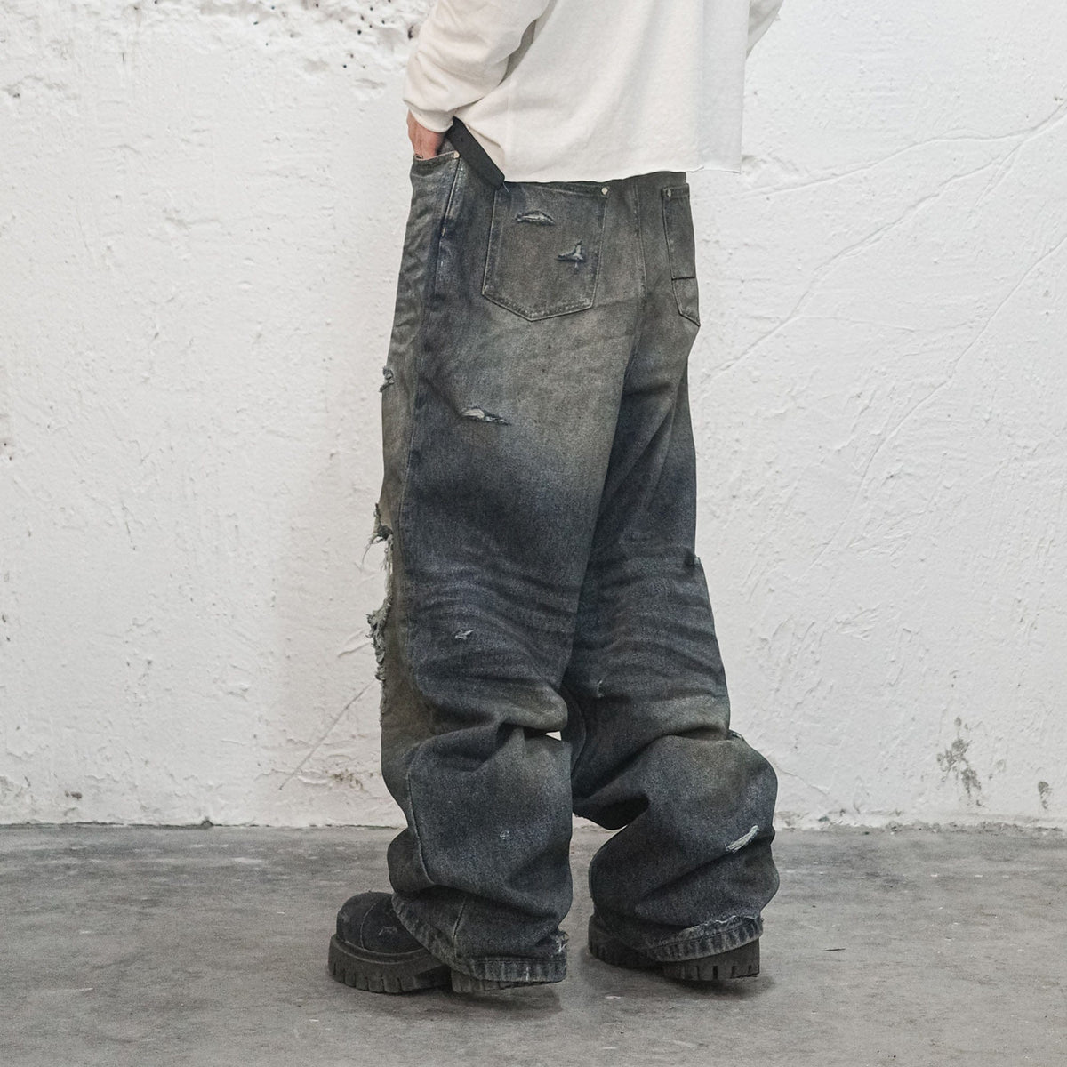 UNDERWATER Muddy Ripped Baggy Jeans – photo 2 of 13