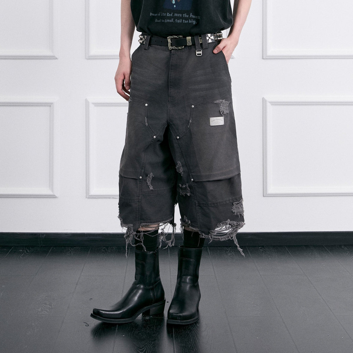 FACEONLAB Distressed Deconstructed Ripped Cargo Shorts – photo 4 of 15