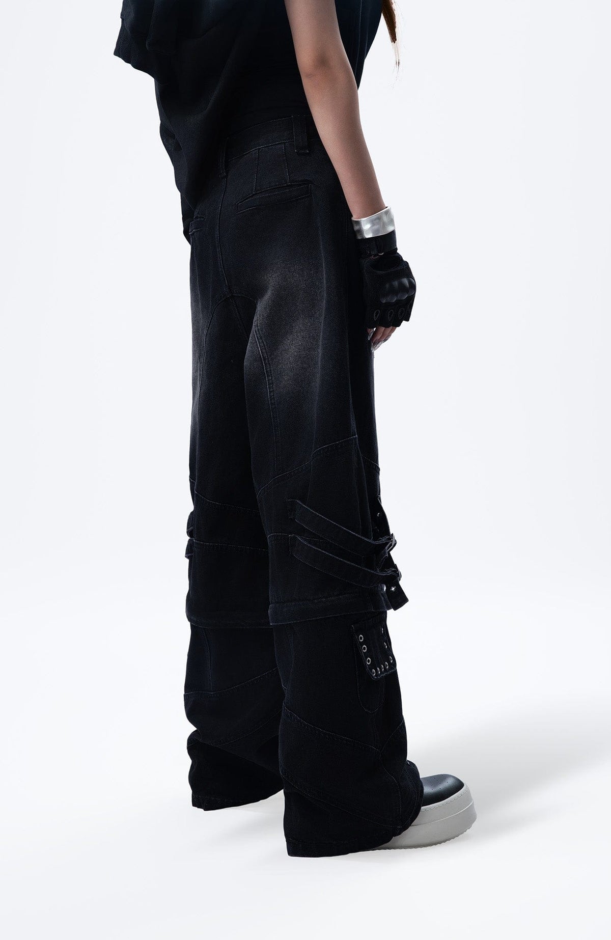 MOGONGSHE Detachable Drape-Strap Washed Jeans – photo 26 of 39