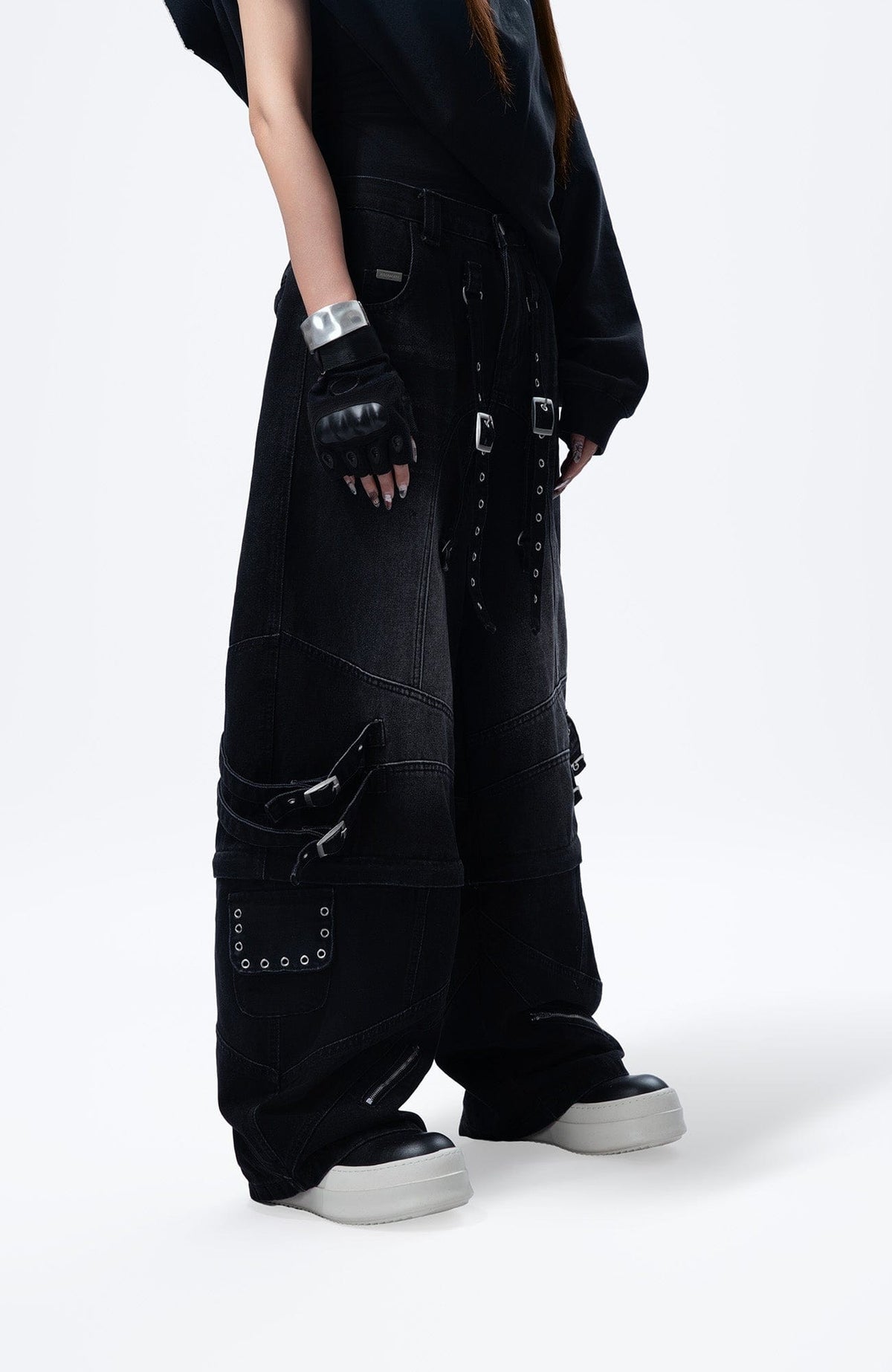MOGONGSHE Detachable Drape-Strap Washed Jeans – photo 24 of 39