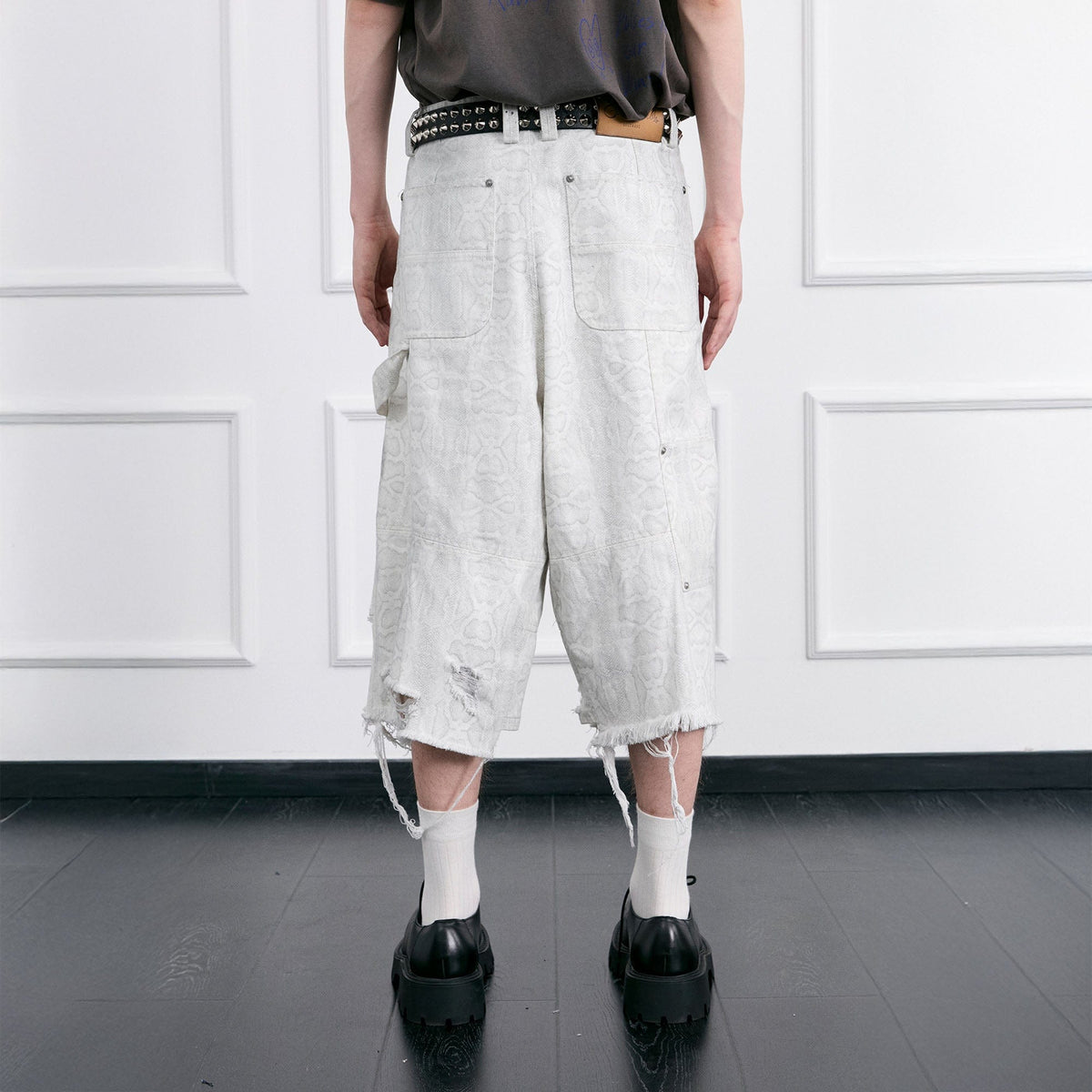 FACEONLAB Distressed Deconstructed Ripped Cargo Shorts – photo 5 of 15