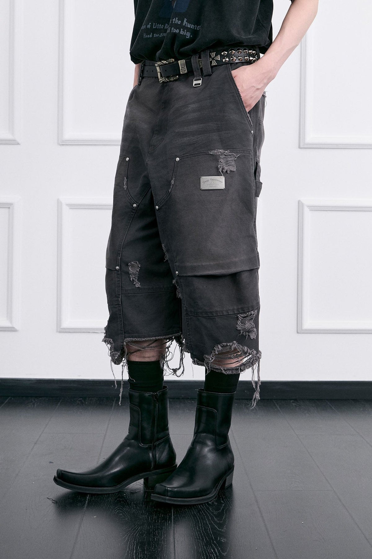 FACEONLAB Distressed Deconstructed Ripped Cargo Shorts – photo 12 of 15