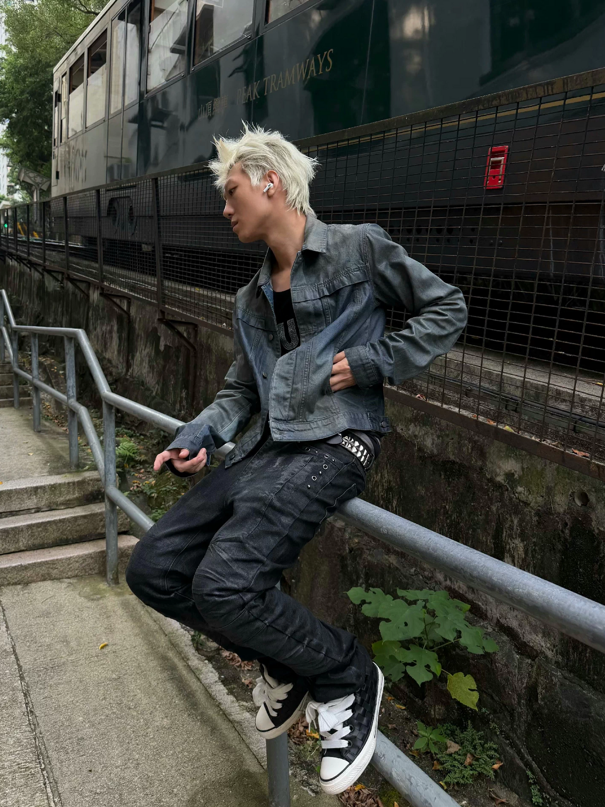 CINDER VEIN Brush-Paint Washed Distressed Denim Jacket – photo 6 of 15