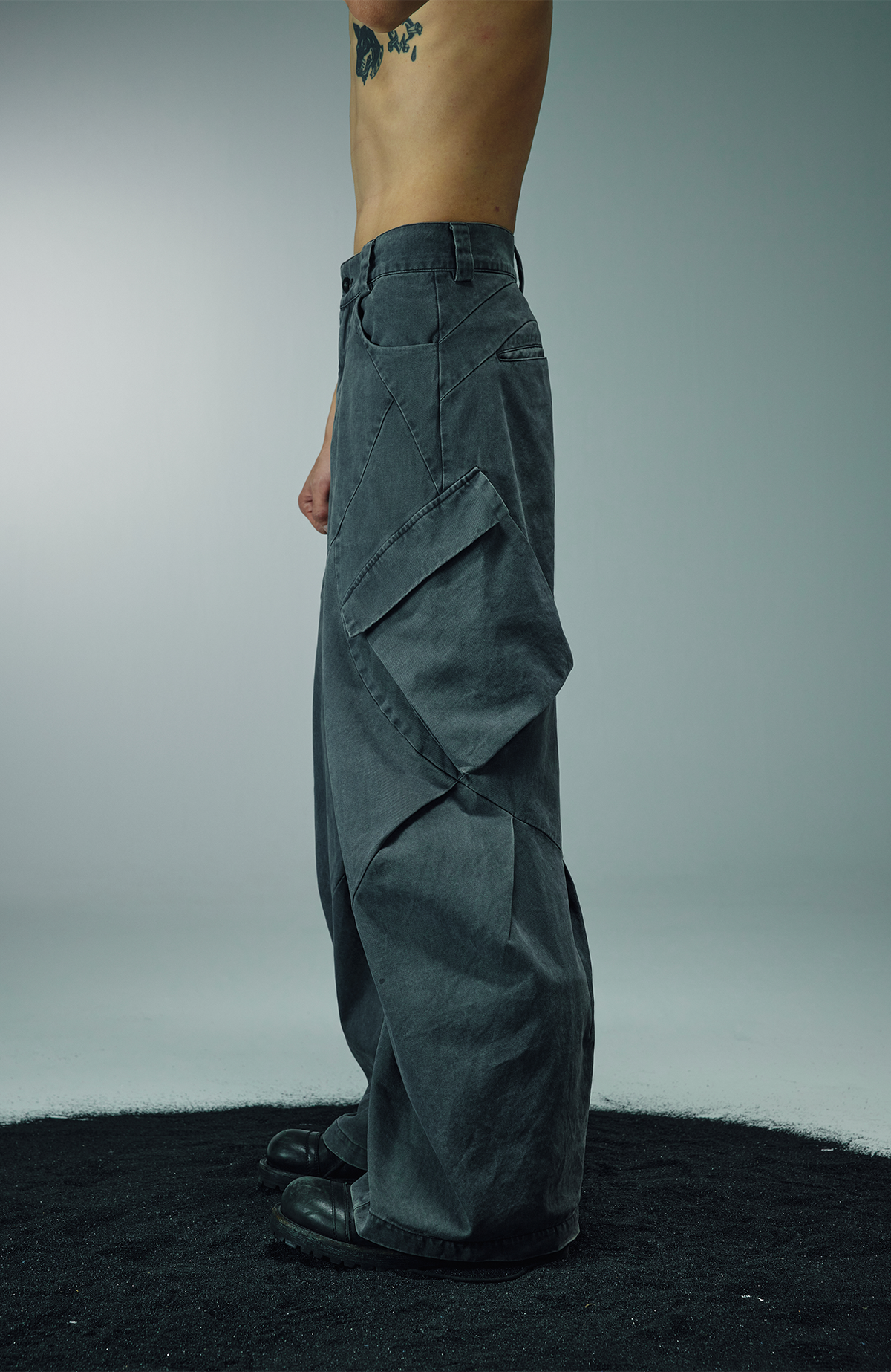 AVINMADE Curved-Blade Paneled Cargo Jeans – photo 8 of 16