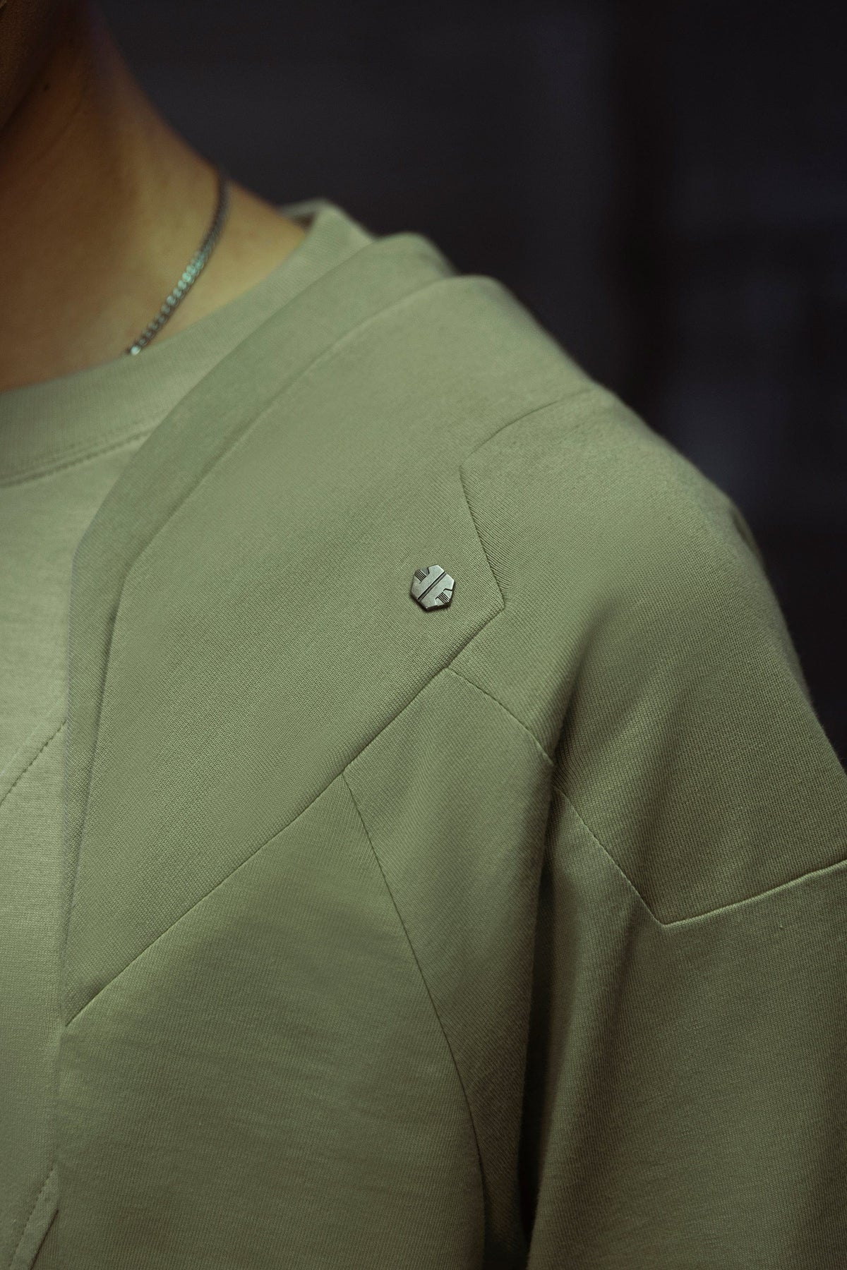 XIPHEVIL Deep Zone Deconstructed Armor Rivet T-Shirt Green – photo 12 of 18
