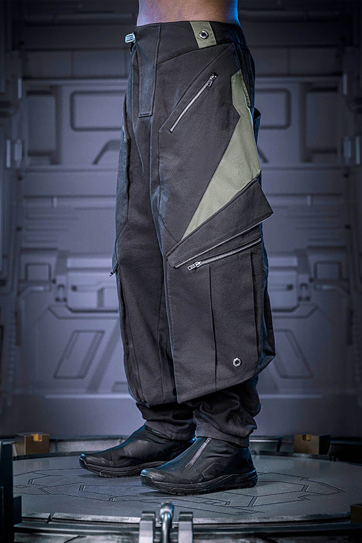 XIPHEVIL Blade Multi-Pocket Paneled Jogger Pants – photo 6 of 12
