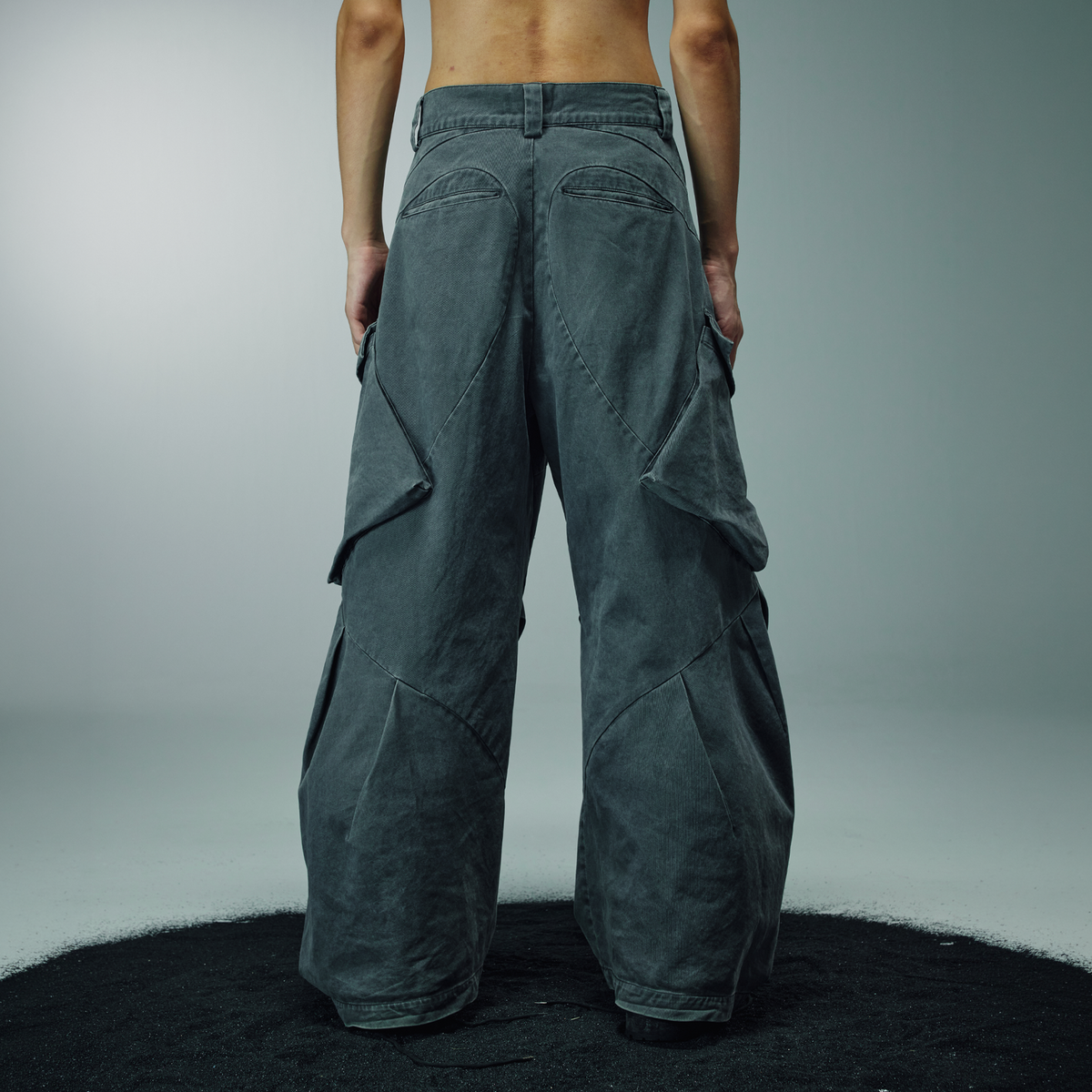 AVINMADE Curved-Blade Paneled Cargo Jeans – photo 3 of 16