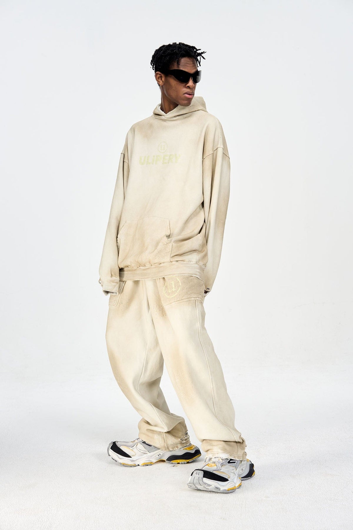 ULIPERY Dirty Fit Distressed Glow Sweatpants – photo 4 of 15
