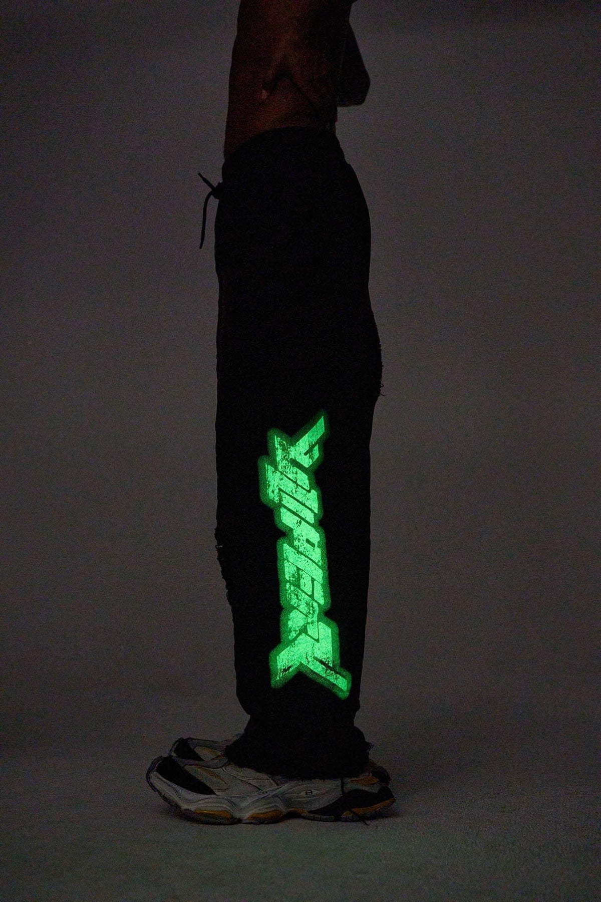 ULIPERY Distressed Glow Crinkled Sweatpants – photo 10 of 19