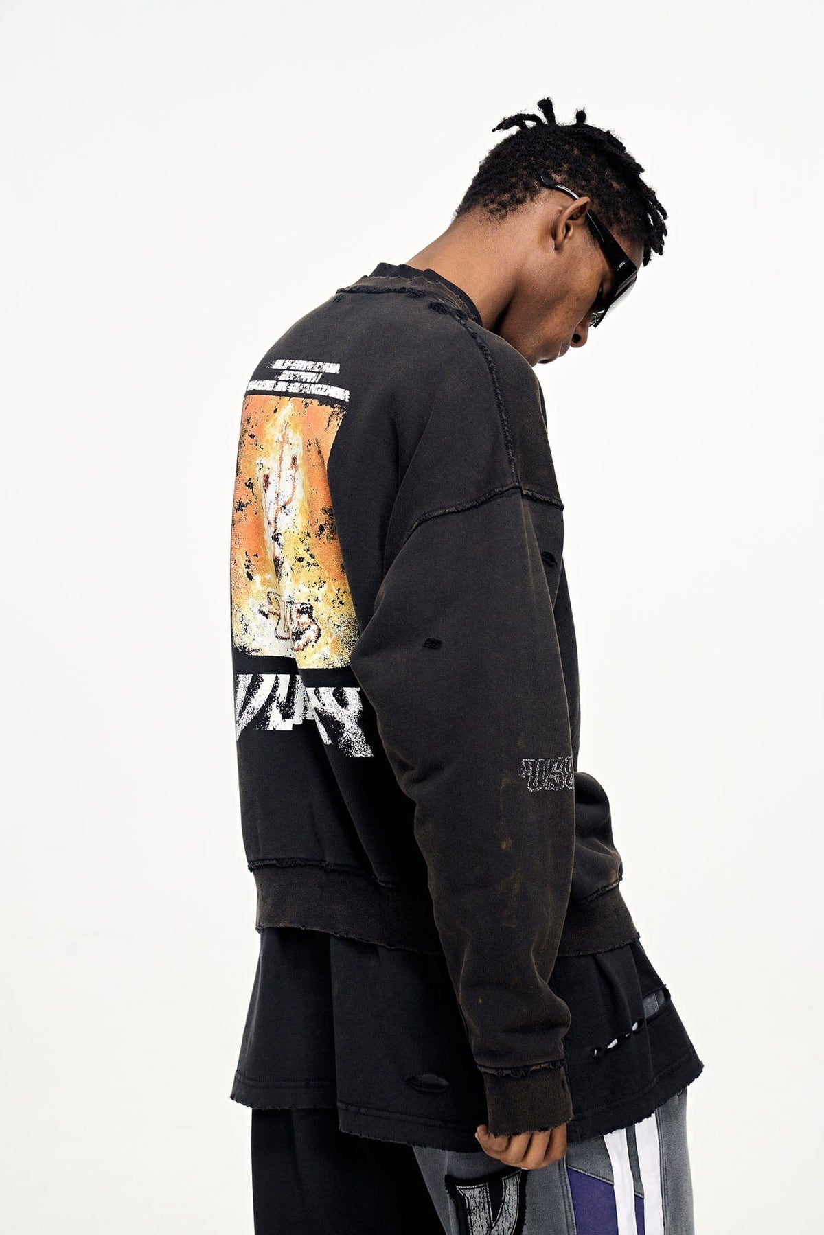 ULIPERY Distressed USB Graphic Long Sleeve Tee Black – photo 8 of 13
