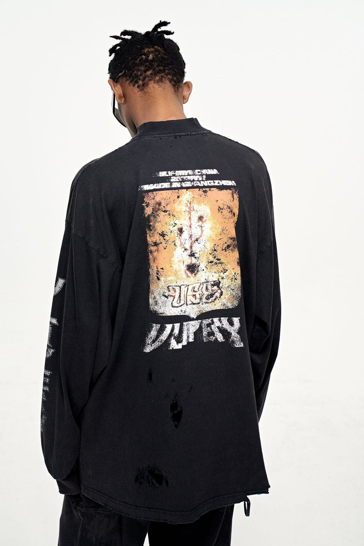 ULIPERY Distressed USB Graphic Sweatshirt – photo 7 of 11