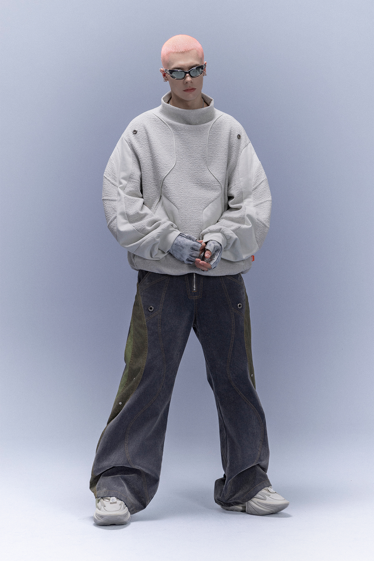 XIPHEVIL Fleece-Panel Saber-Sleeve Sweatshirt White – photo 4 of 12