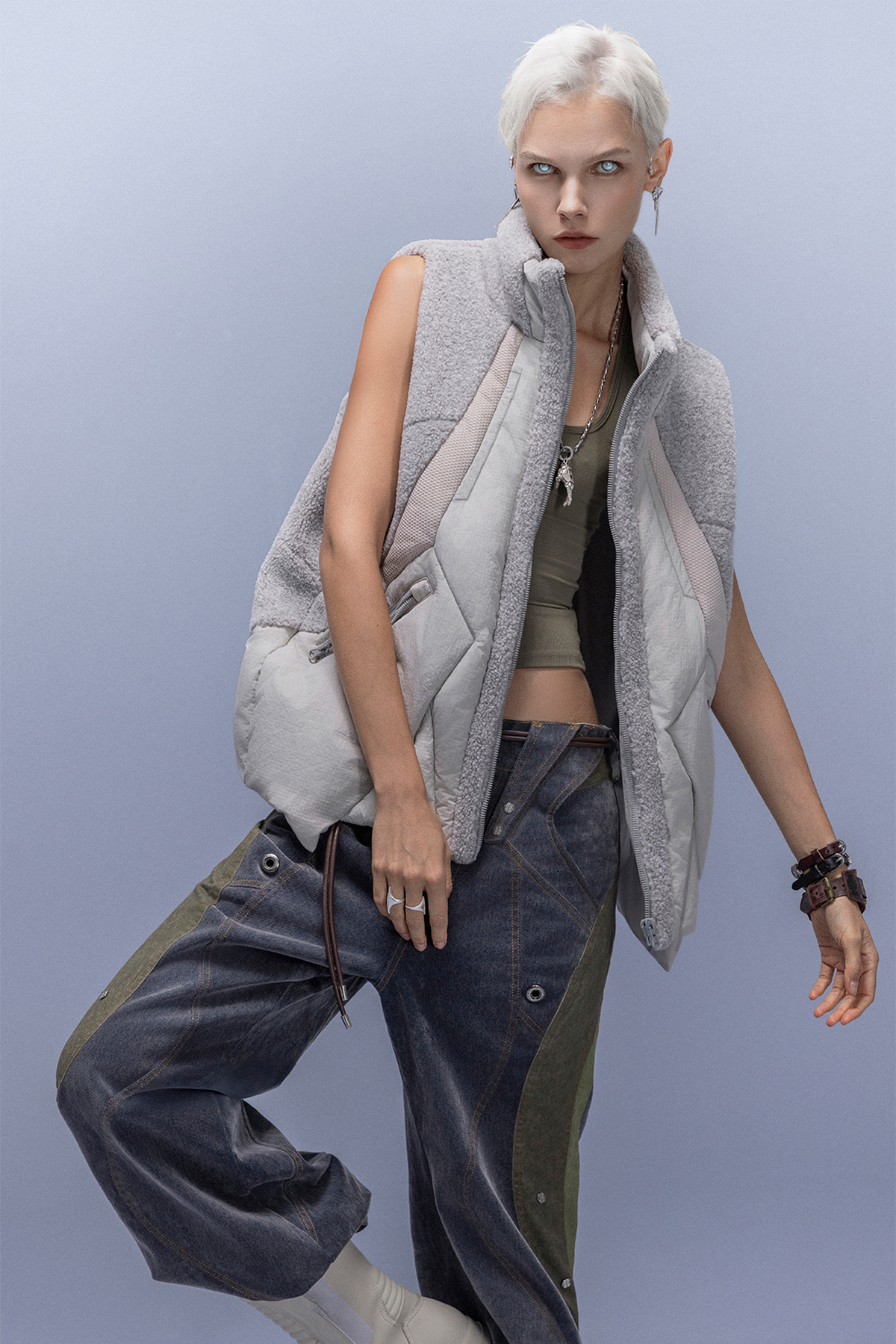 XIPHEVIL High-Neck Fleece-Panel Vest Light Gray – photo 15 of 18