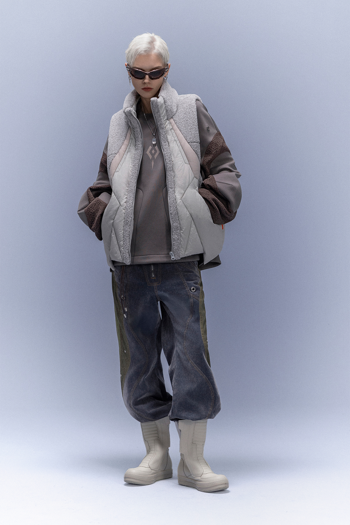 XIPHEVIL High-Neck Fleece-Panel Vest Light Gray – photo 4 of 18