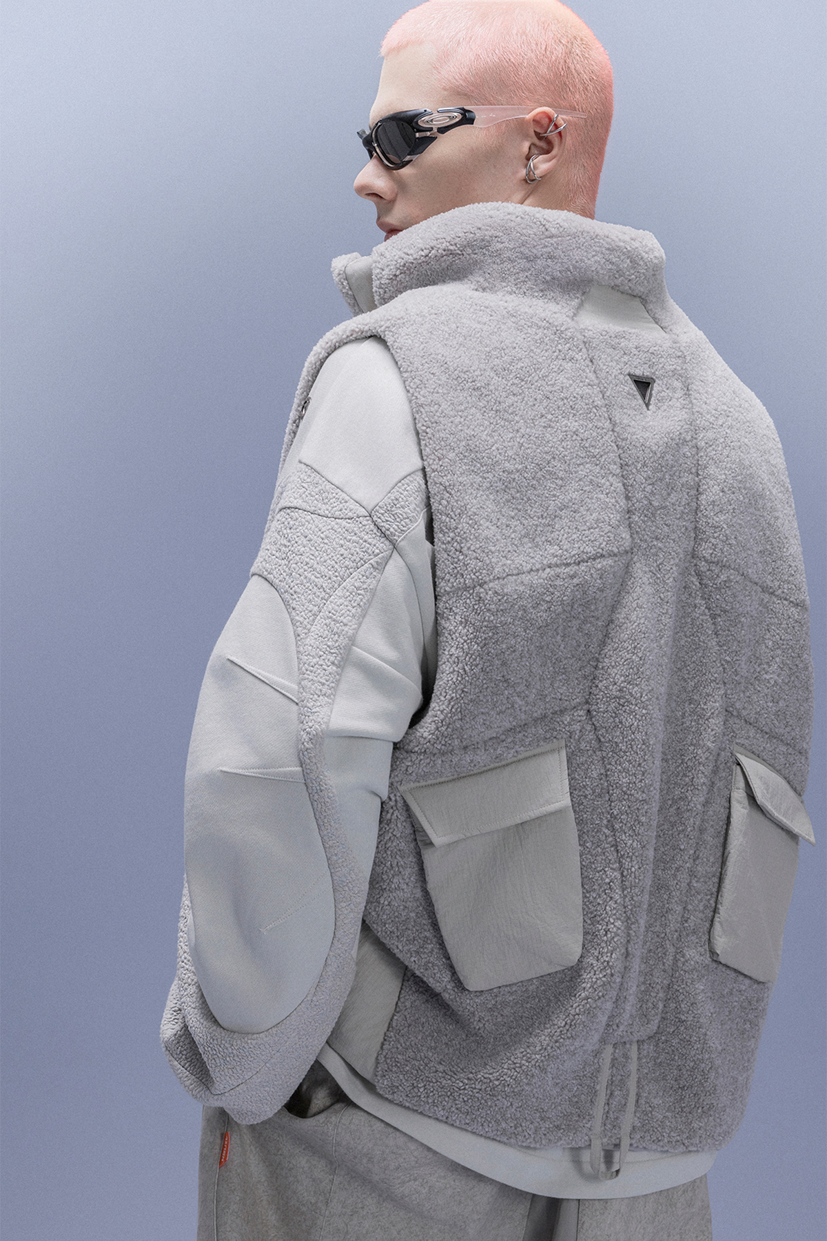 XIPHEVIL High-Neck Fleece-Panel Vest Light Gray – photo 9 of 18