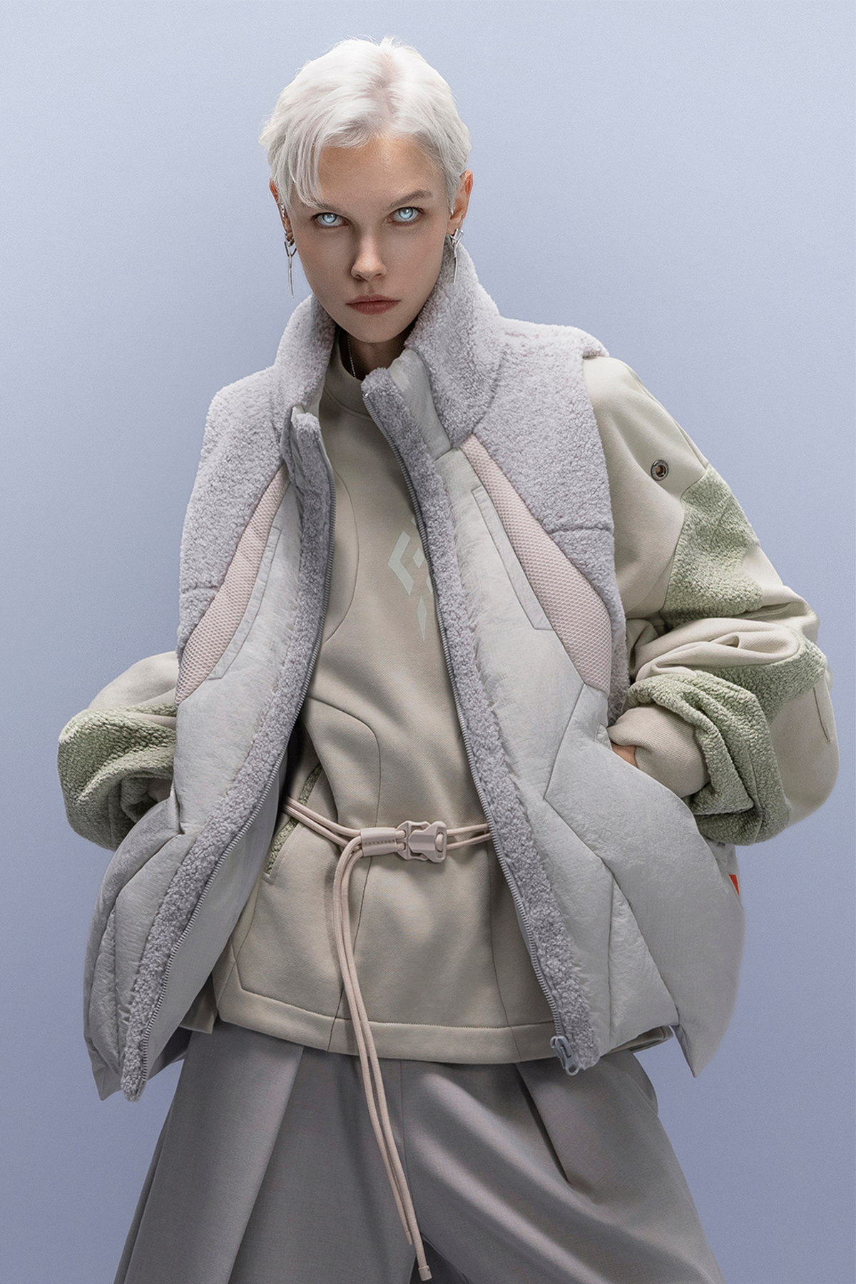 XIPHEVIL High-Neck Fleece-Panel Vest Light Gray – photo 12 of 18
