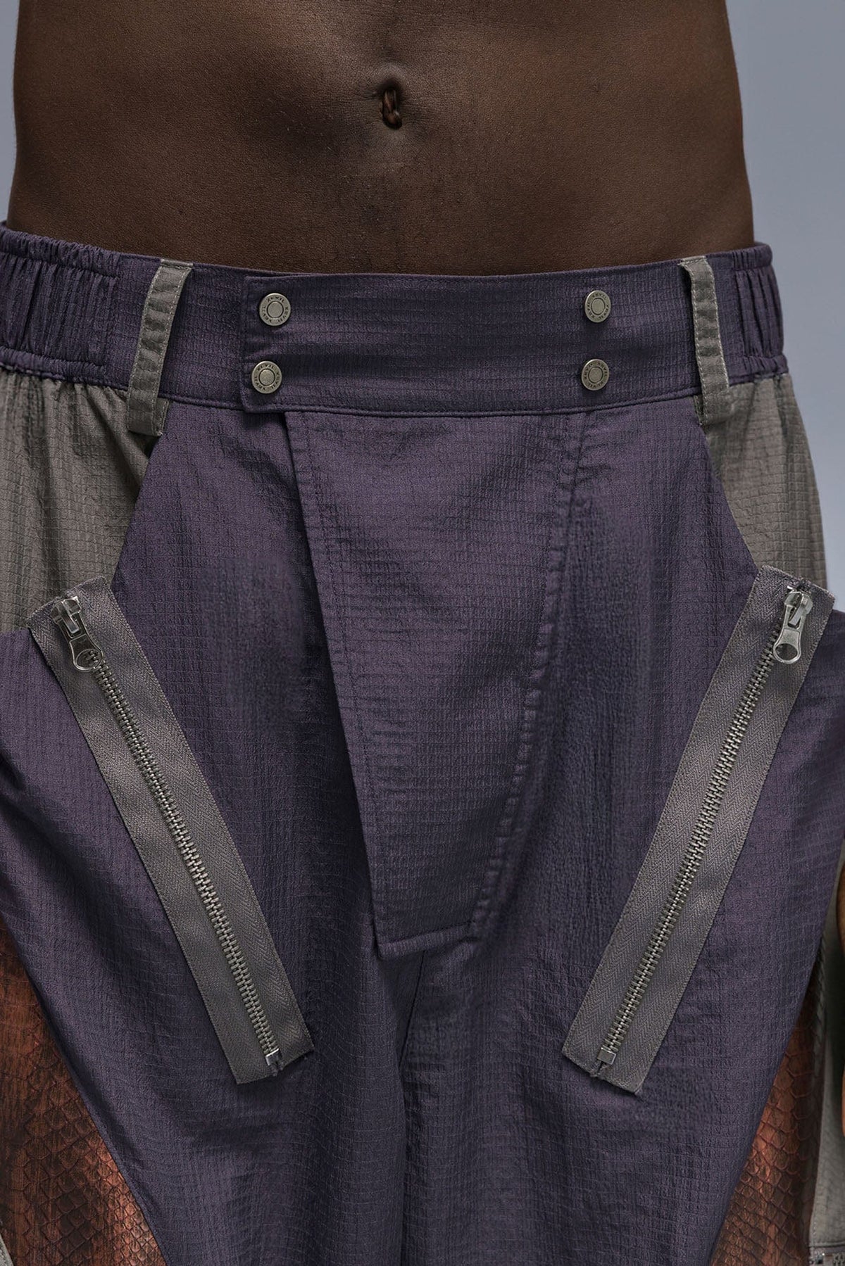 XIPHEVIL Snake Skin Contrast Panel Multi-Pocket Shorts – photo 16 of 22