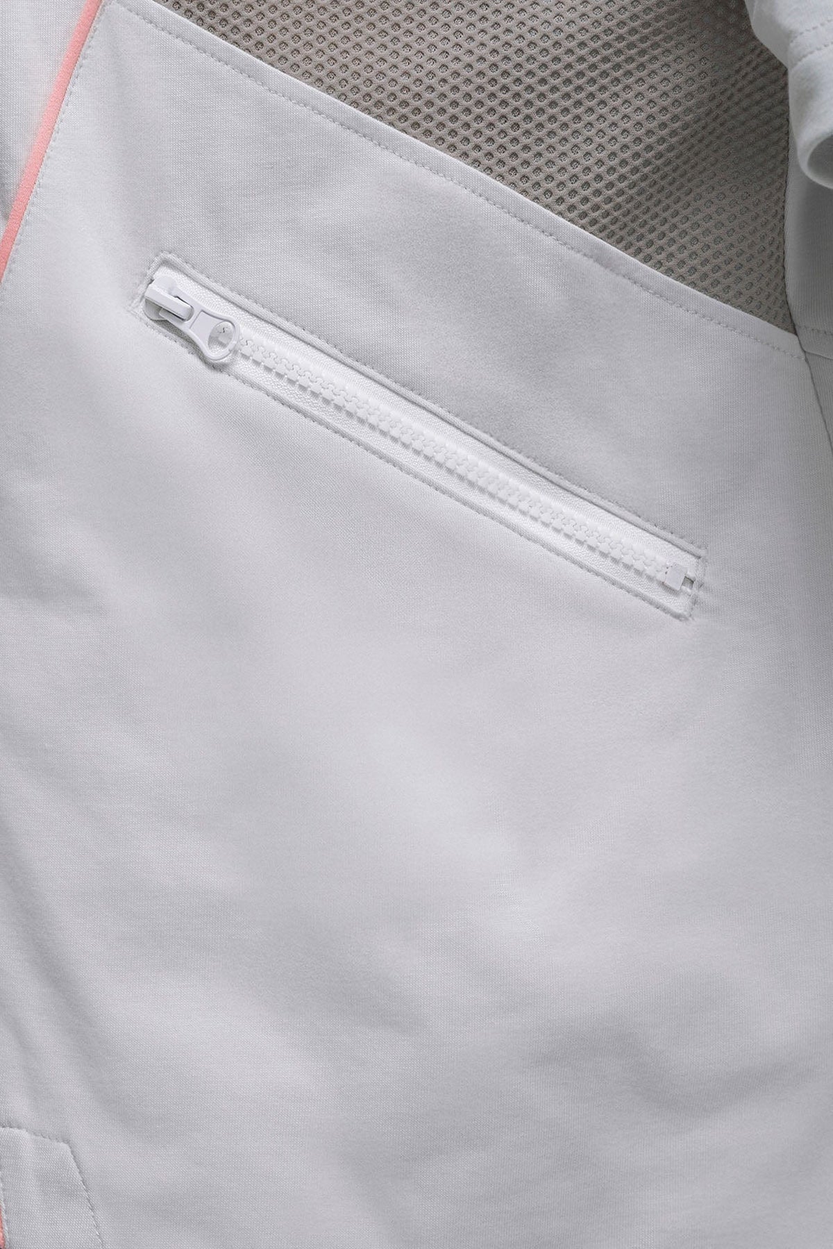XIPHEVIL Contrast Paneled Mesh Zip-Pocket Raglan T-Shirt Ice – photo 11 of 16