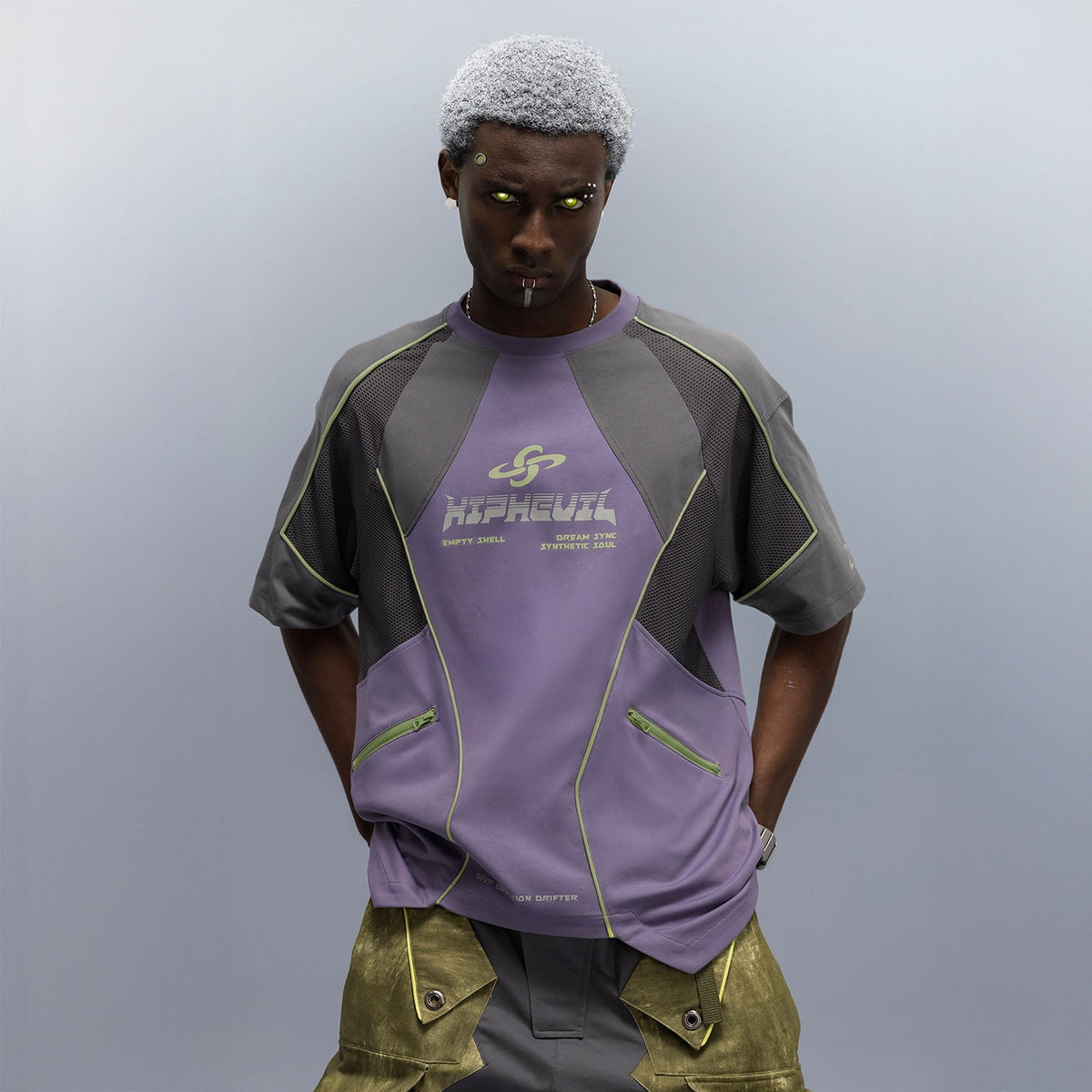 XIPHEVIL Contrast Paneled Mesh Zip-Pocket Raglan T-Shirt Purple