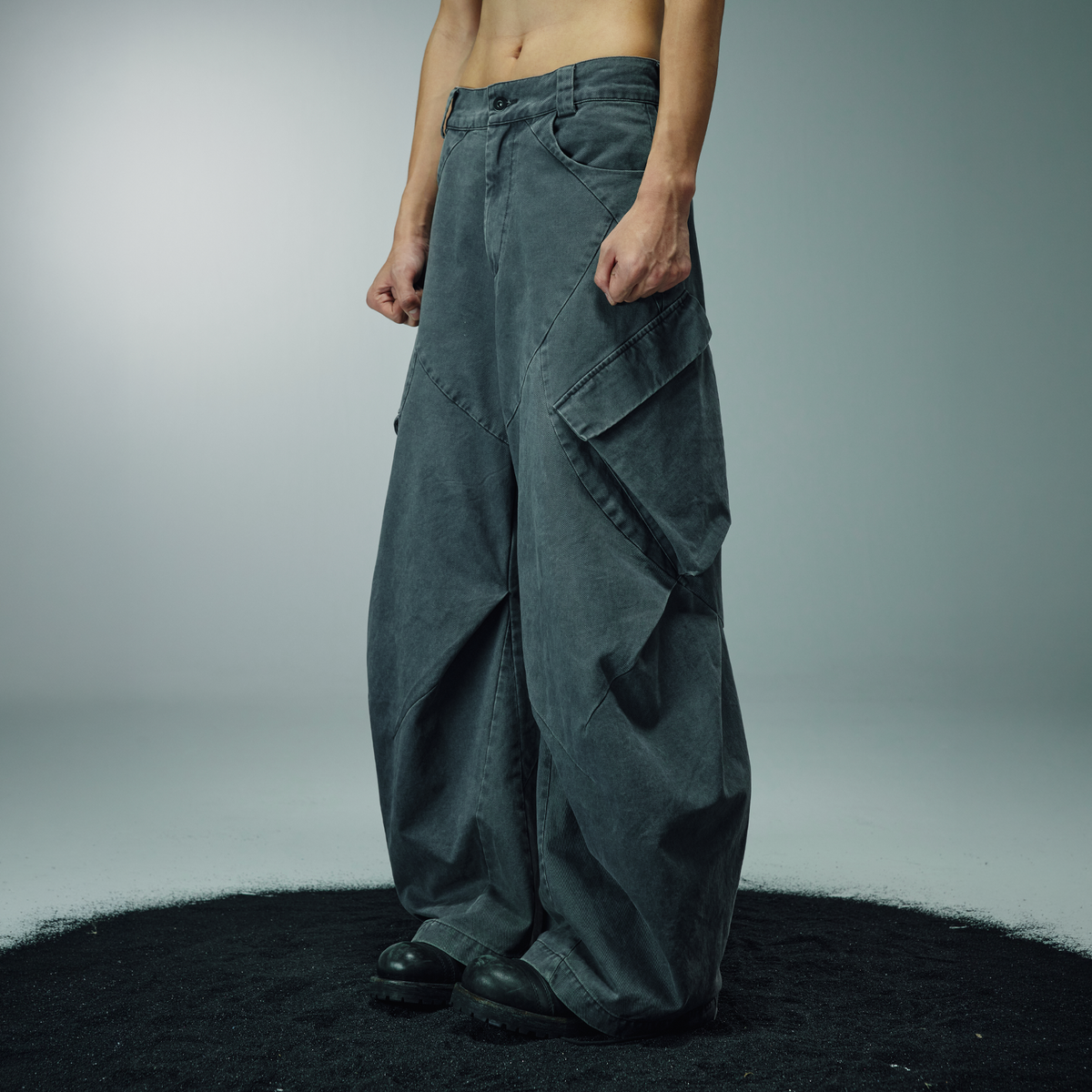 AVINMADE Curved-Blade Paneled Cargo Jeans – photo 4 of 16