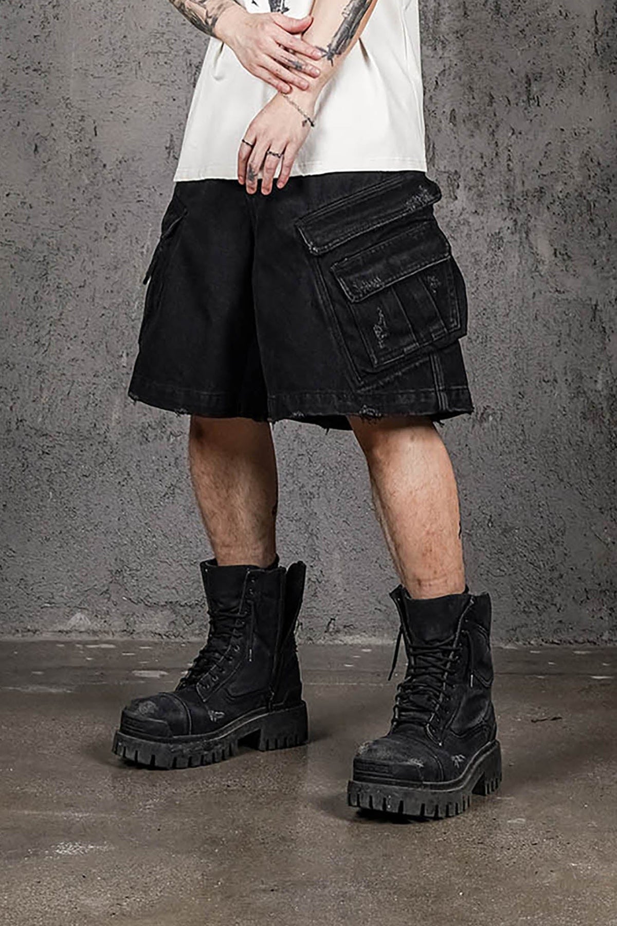 UNDERWATER Layered-Pocket Distressed Denim Shorts – photo 5 of 12